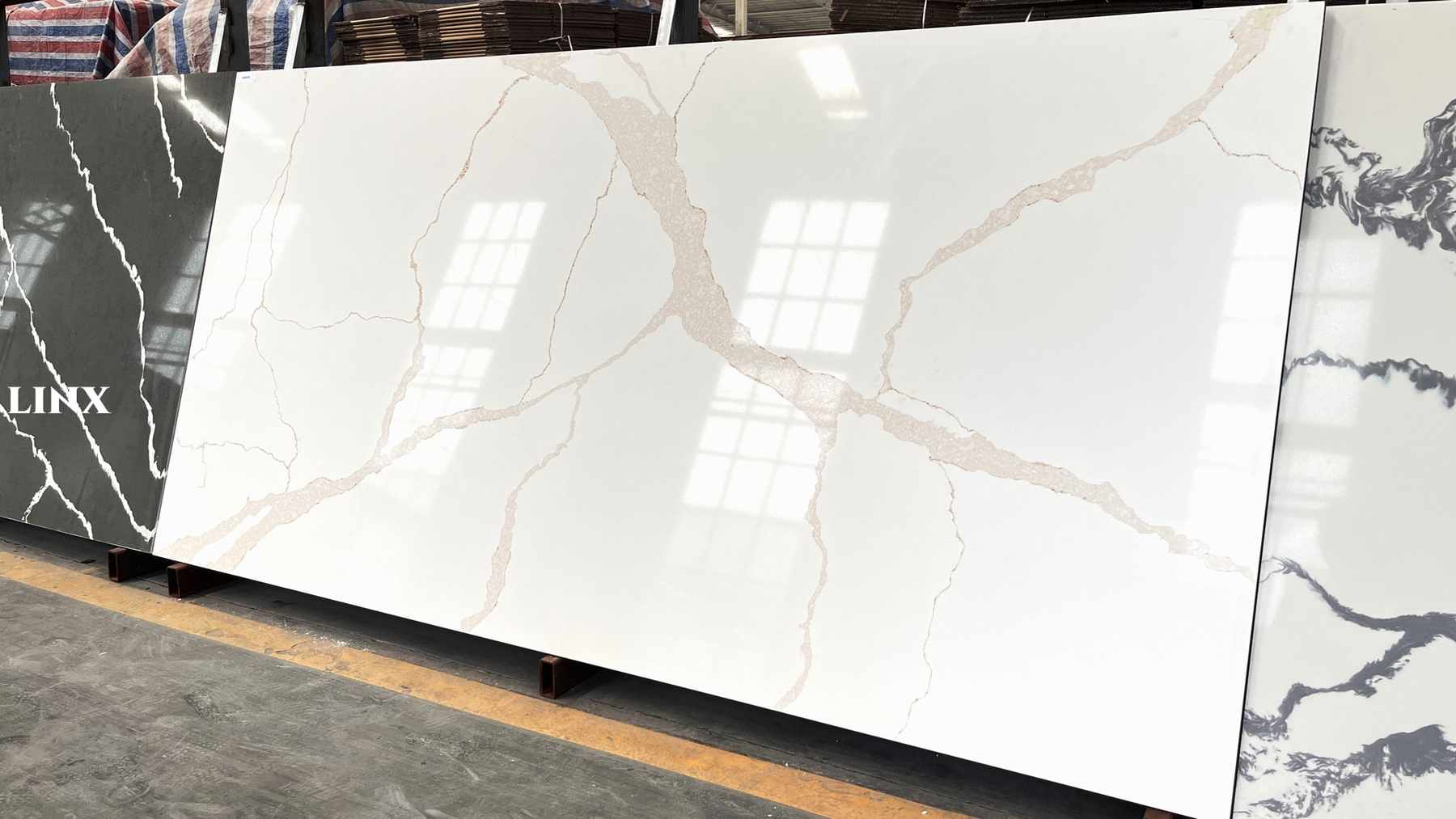 LX6684 CALACATTA GOLD QUARTZ STONE 2 LINX SURFACES