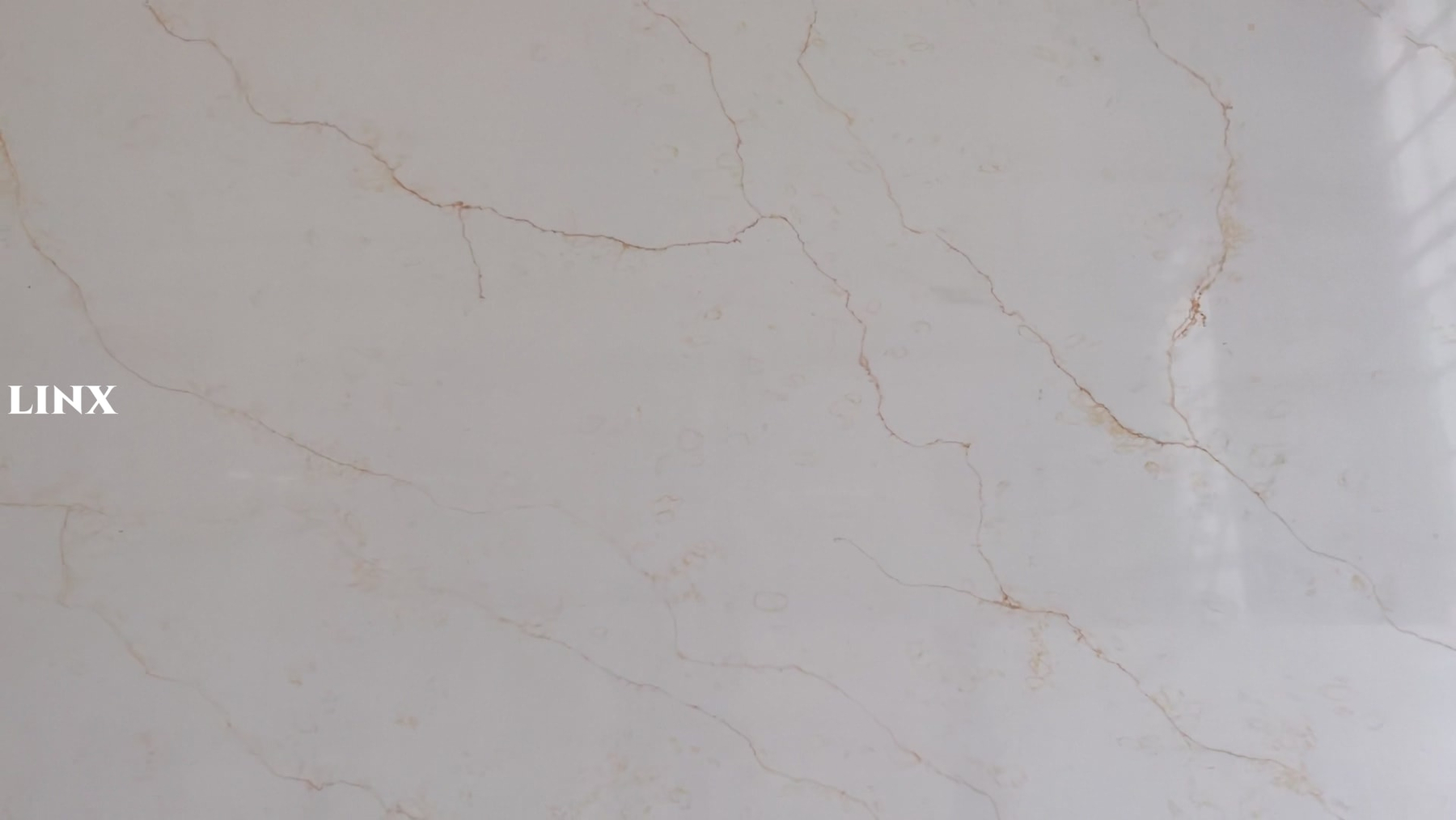 LX6701 CALACATTA GOLD QUARTZ STONE DETAIL 1 LINX SURFACES