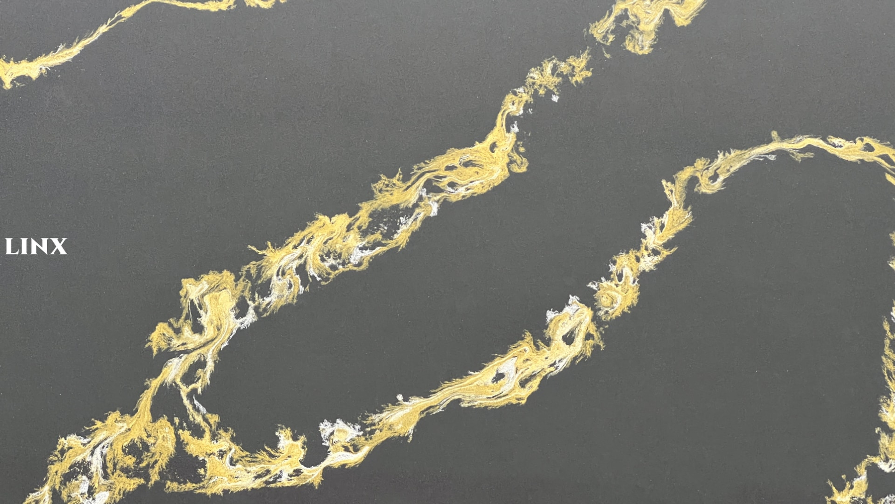 LX6719 CALACATTA BLACK QUARTZ STONE CLOSE UP 3 LINX SURFACES