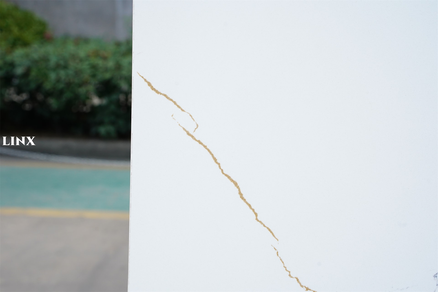 LX6723 CALACATTA GOLD QUARTZ STONE DETAIL 4 LINX SURFACES