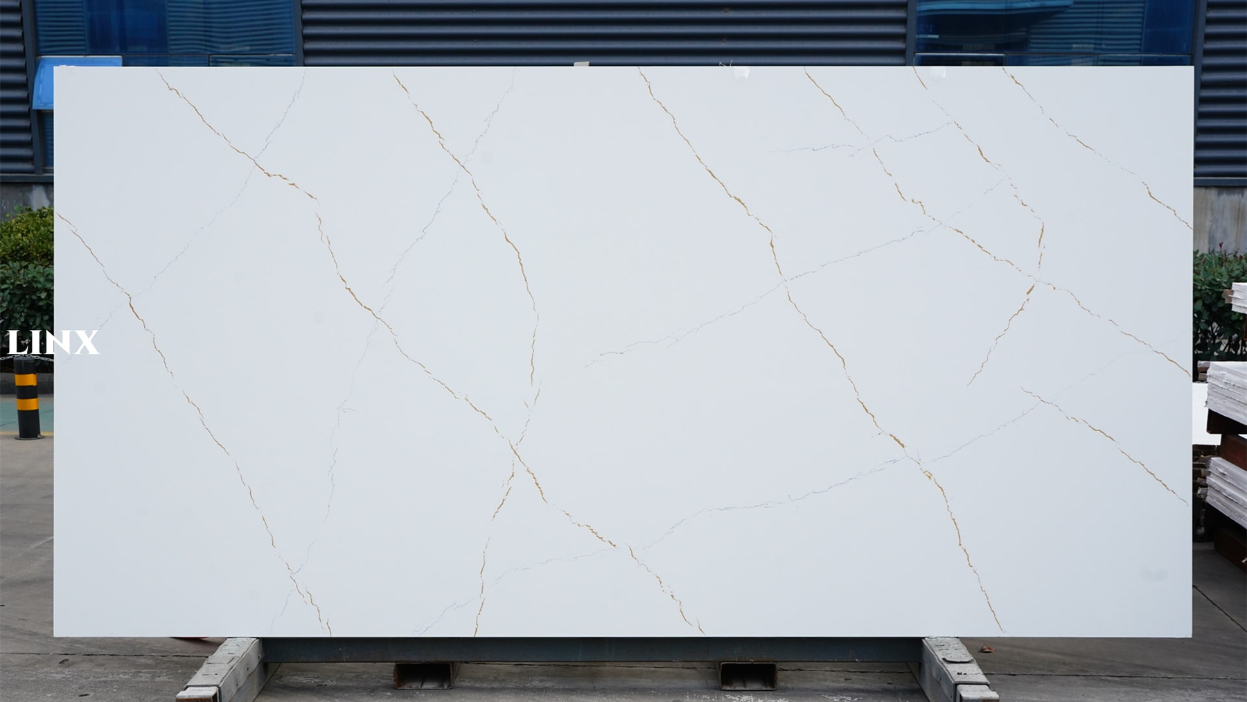 LX6723 CALACATTA GOLD QUARTZ STONE LINX SURFACES