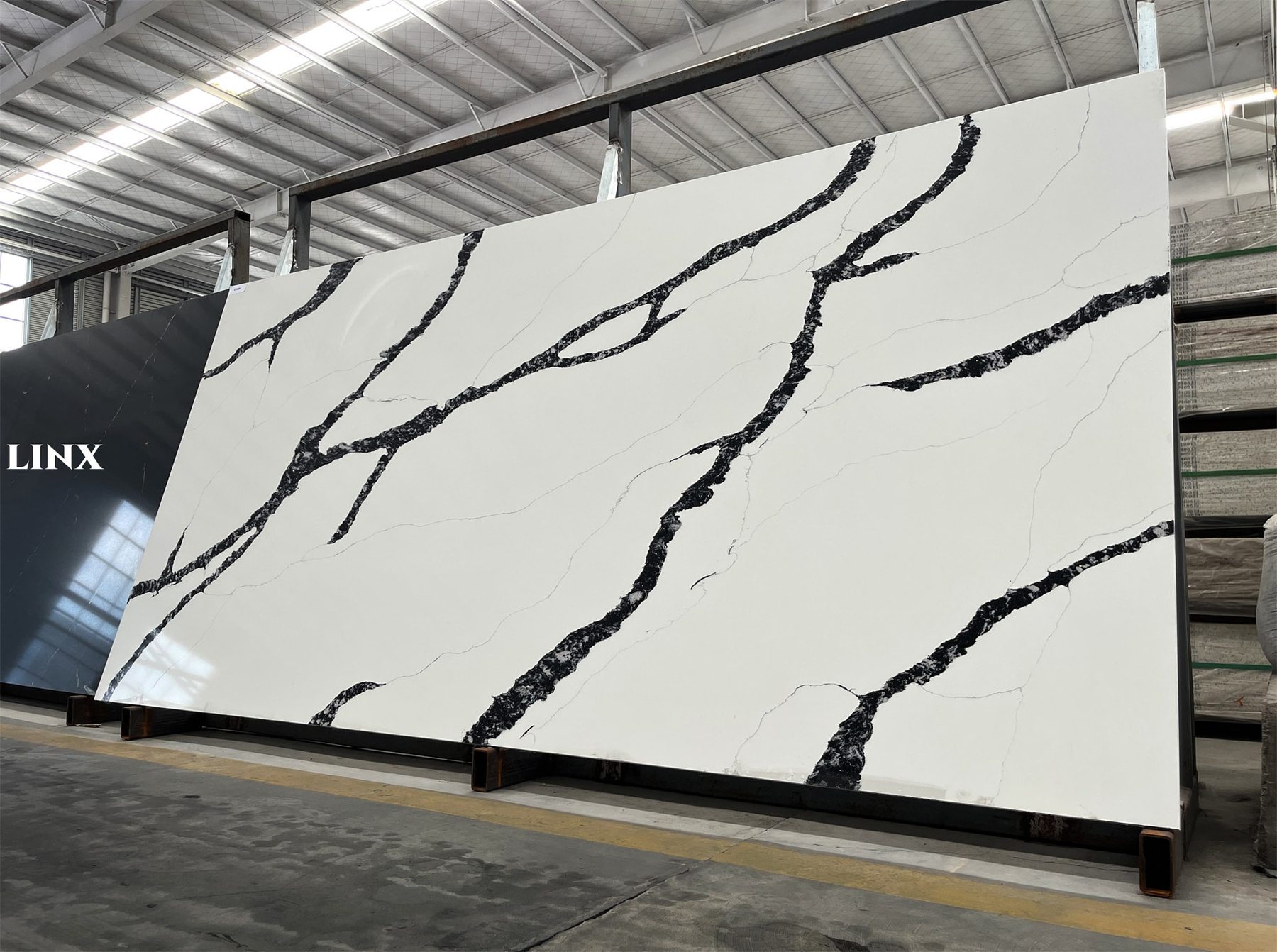 LX6792 CALACATTA BLACK VEIN QUARTZ STONE 3 LINX SURFACES