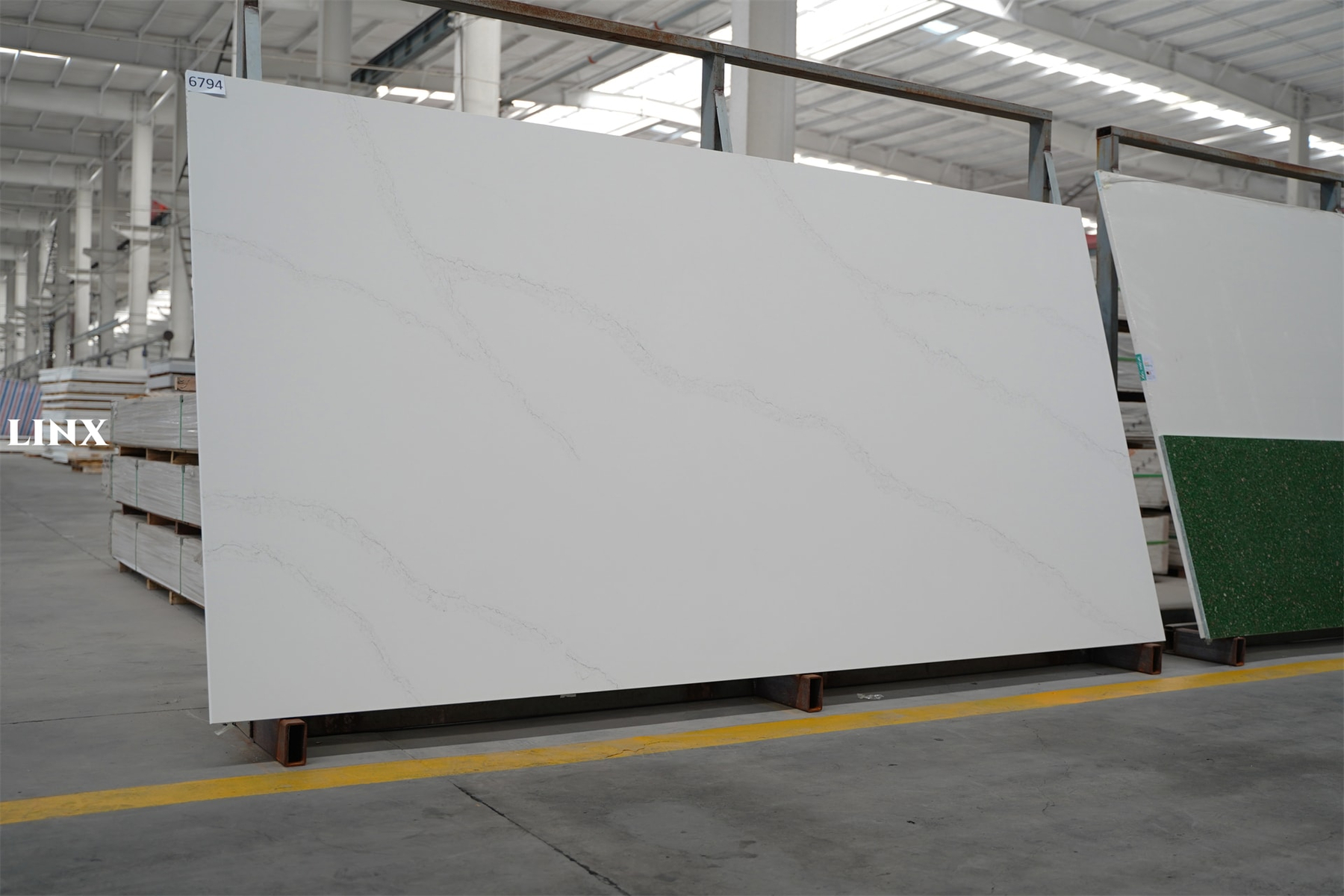 LX6794 CALACATTA WHITE QUARTZ STONE 2 LINX SURFACES