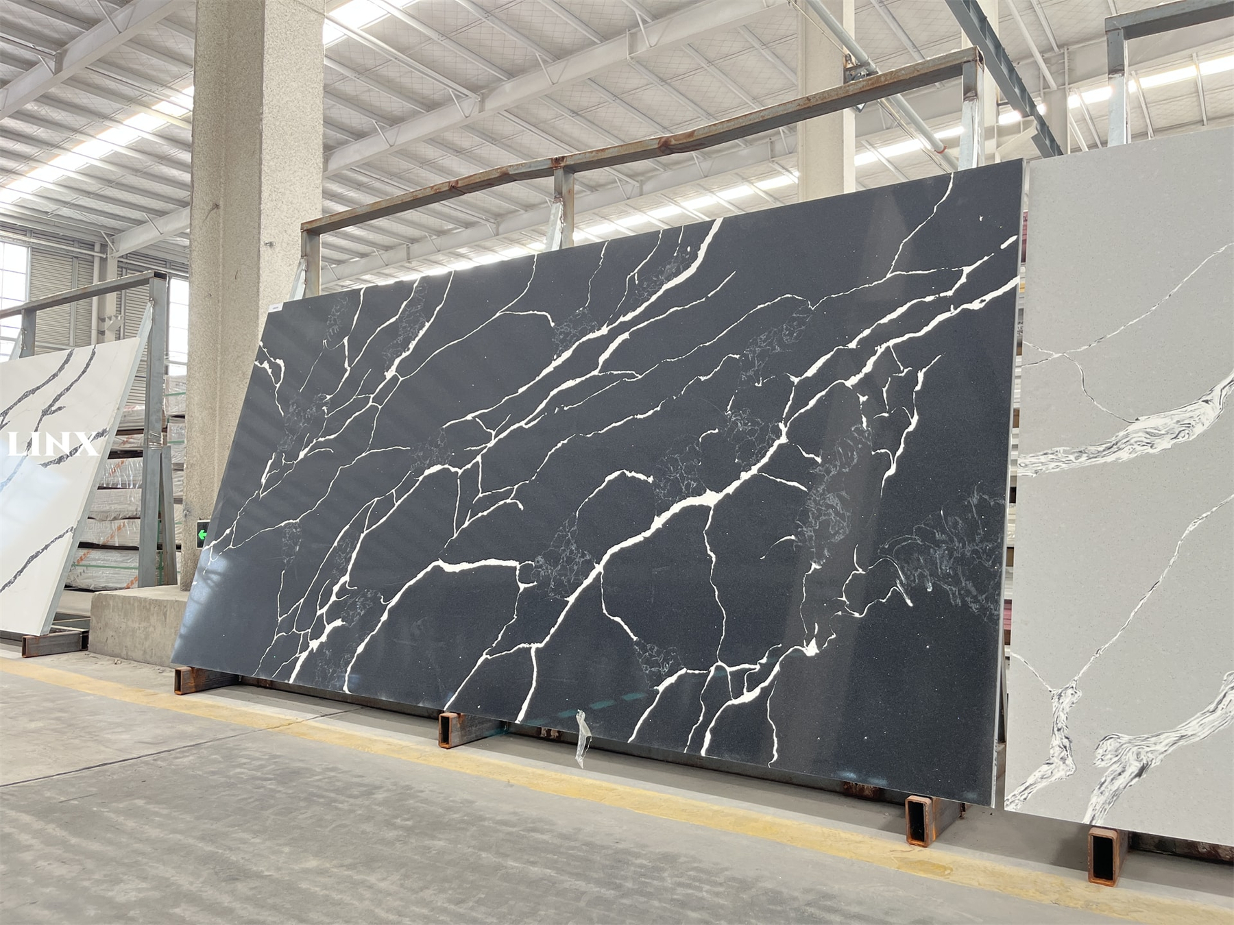 LX6801 CALACATTA BLACK QUARTZ STONE 3 LINX SURFACES