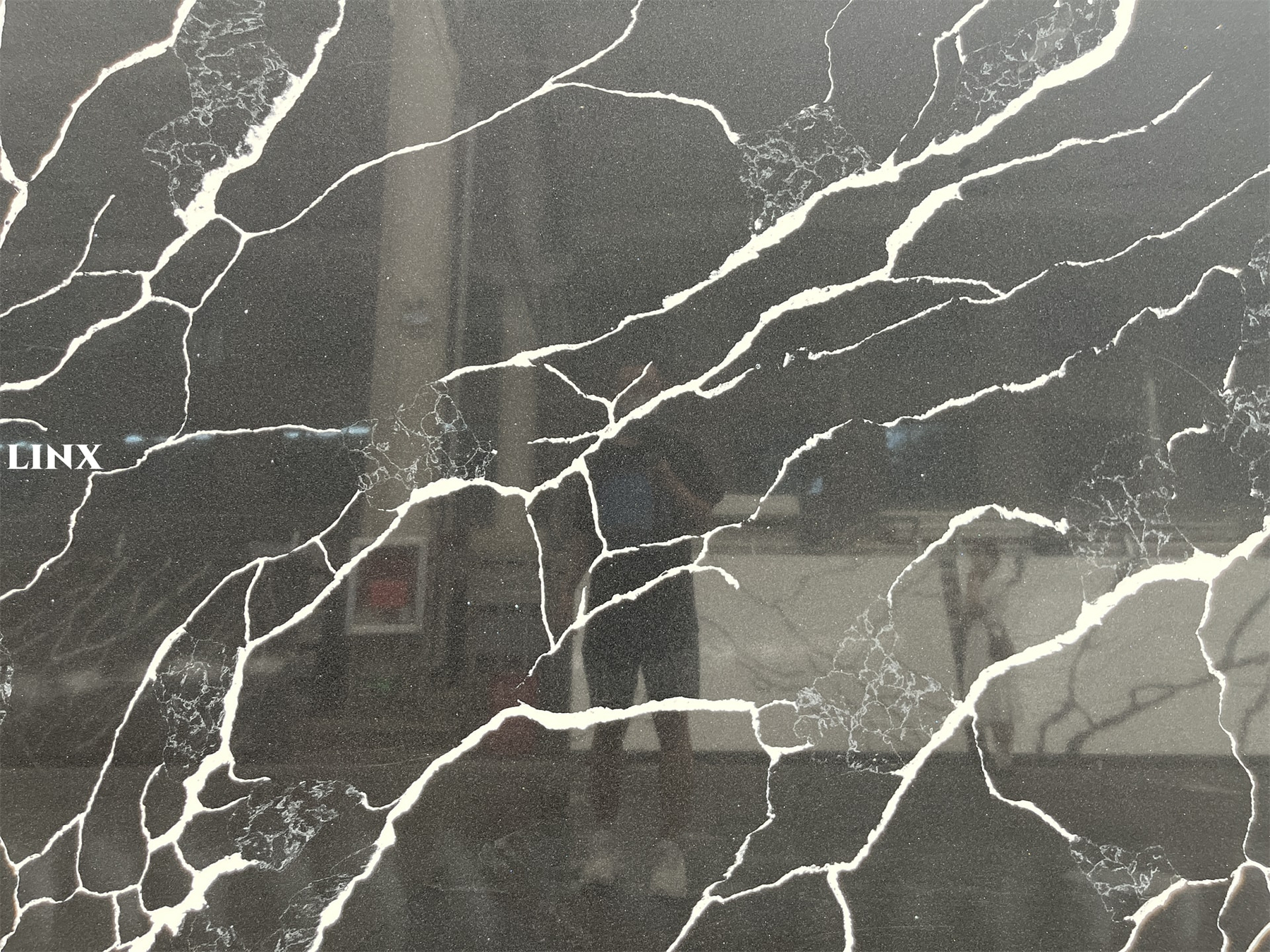 LX6801 CALACATTA BLACK QUARTZ STONE 4 LINX SURFACES