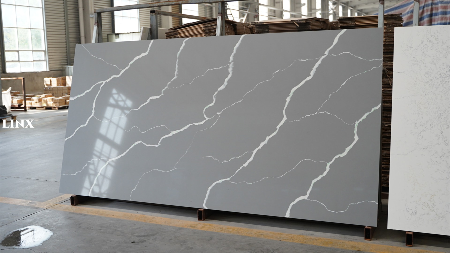 LX6823 CALACATTA GREY QUARTZ STONE 2 LINX SURFACES