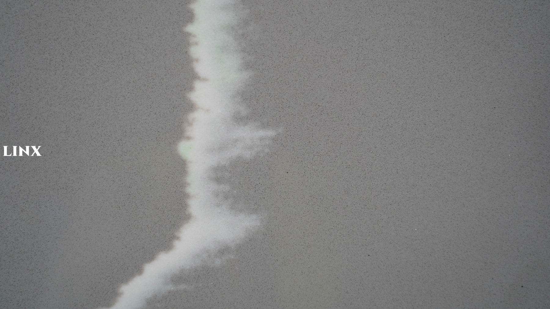 LX6823 CALACATTA GREY QUARTZ STONE CLOSE UP 2 LINX SURFACES