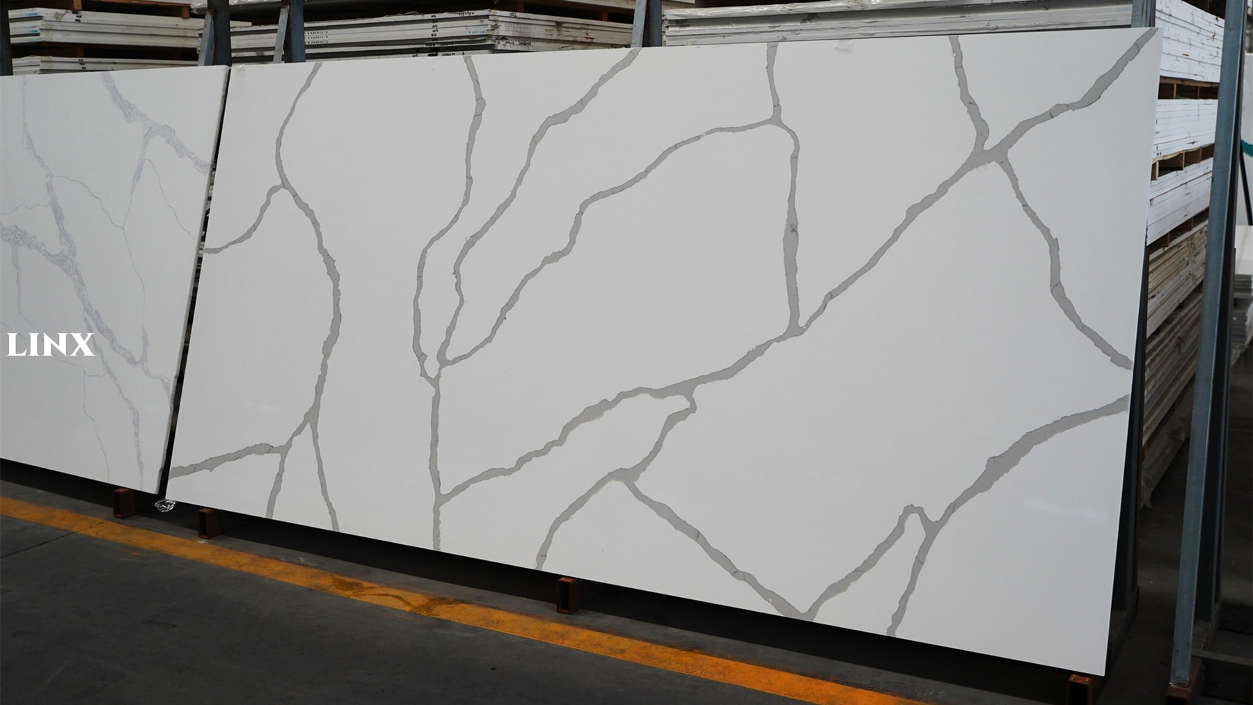 LX6826 CALACATTA WHITE QUARTZ STONE 2 LINX SURFACES