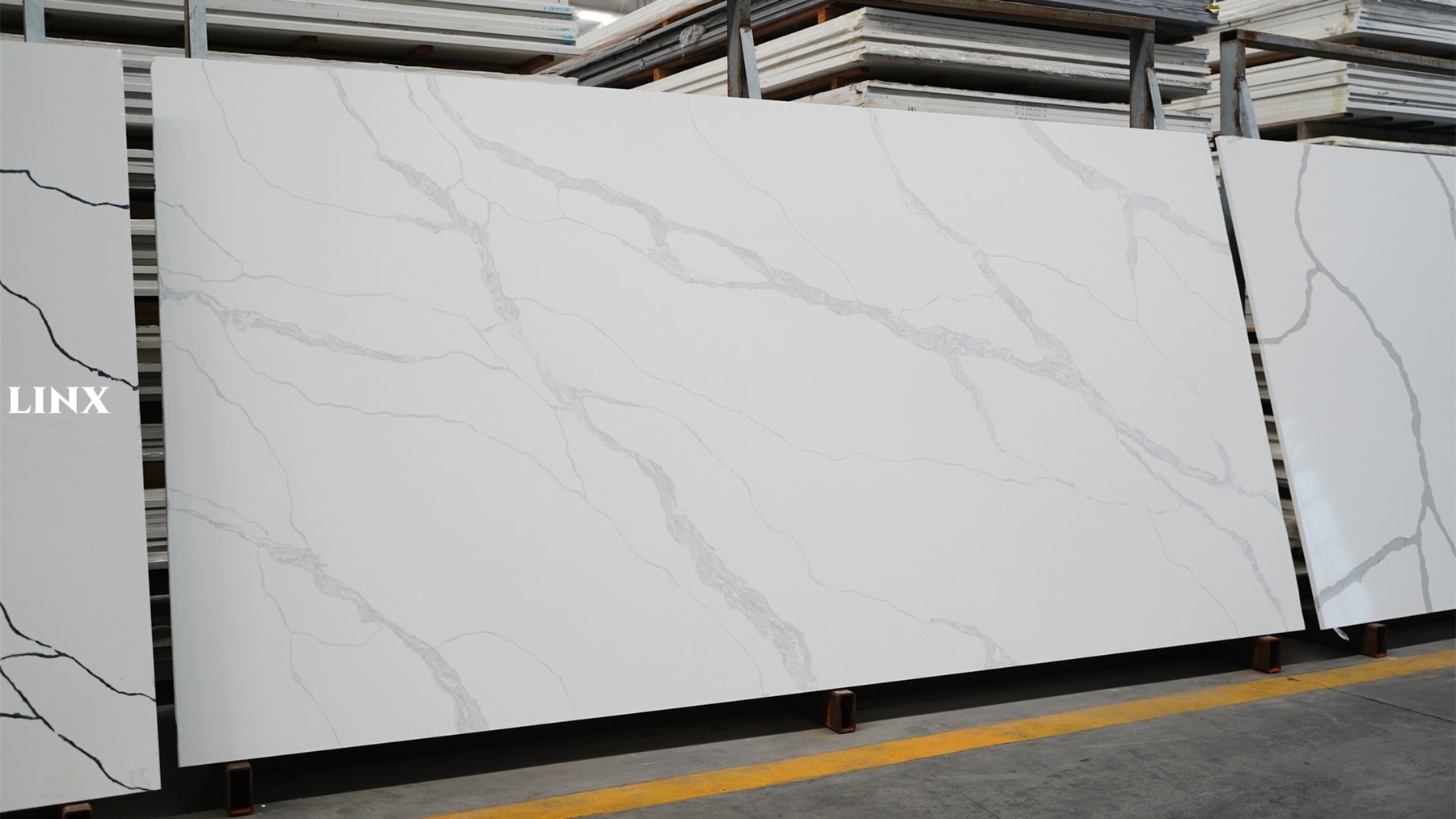 LX6827 CALACATTA WHITE QUARTZ STONE 1 LINX SURFACES
