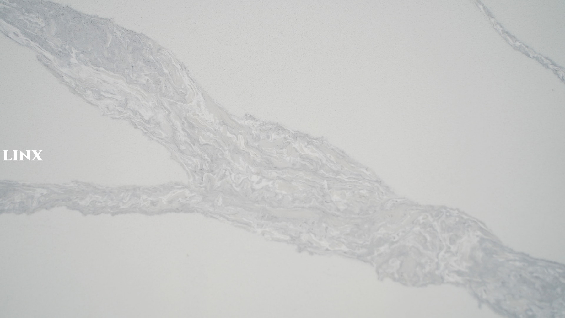 LX6827 CALACATTA WHITE QUARTZ STONE CLOSE UP 2 LINX SURFACES
