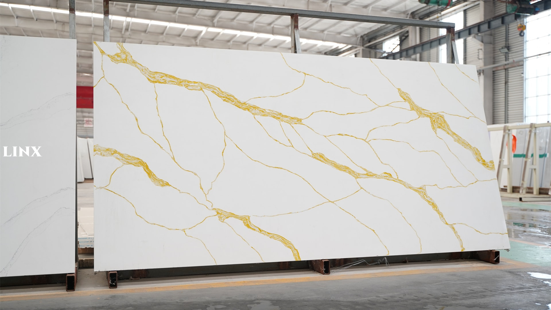 LX6848 CALACATTA GOLD QUARTZ STONE 1 LINX SURFACES