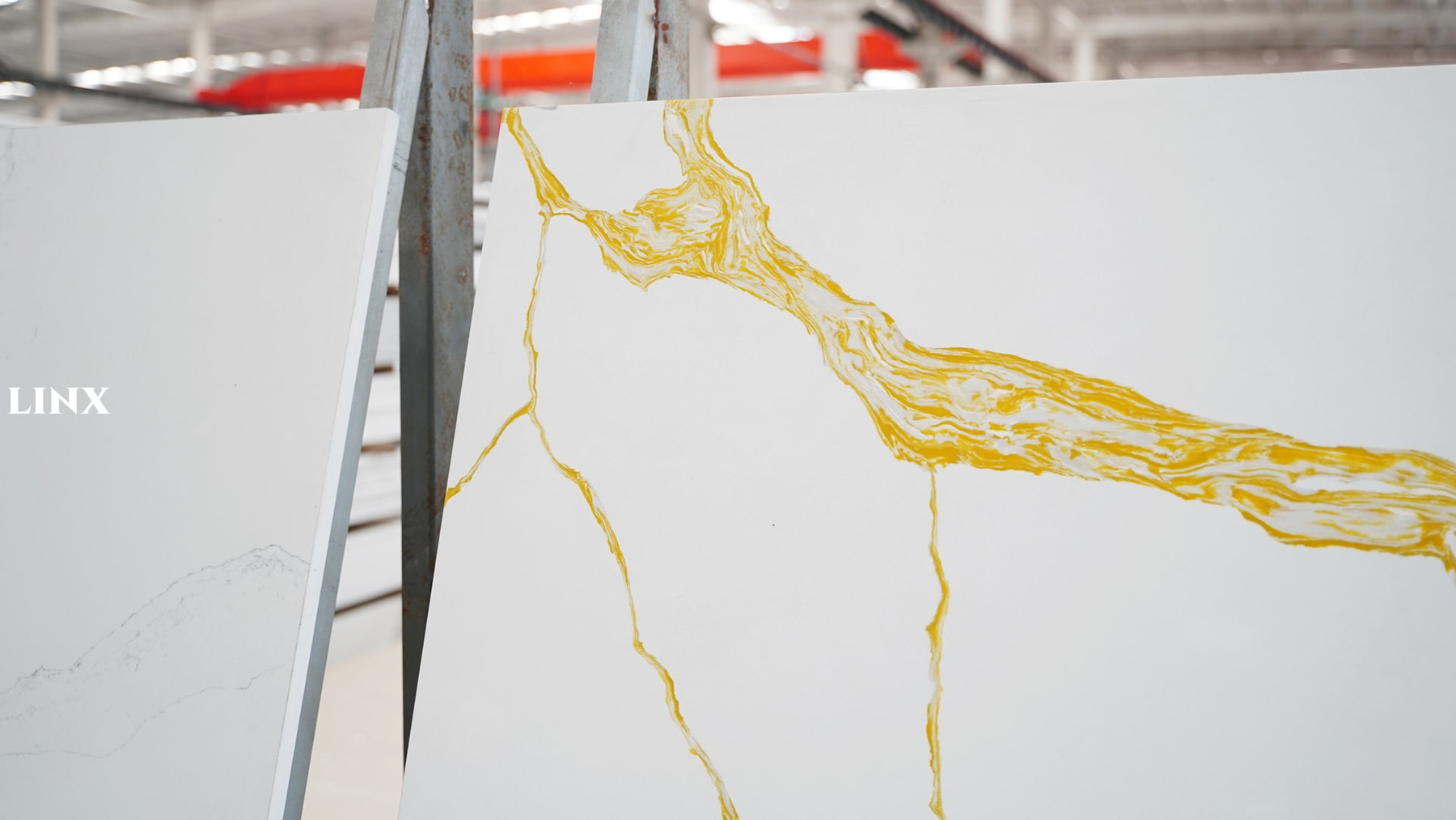 LX6848 CALACATTA GOLD QUARTZ STONE CLOSE UP 5 LINX SURFACES