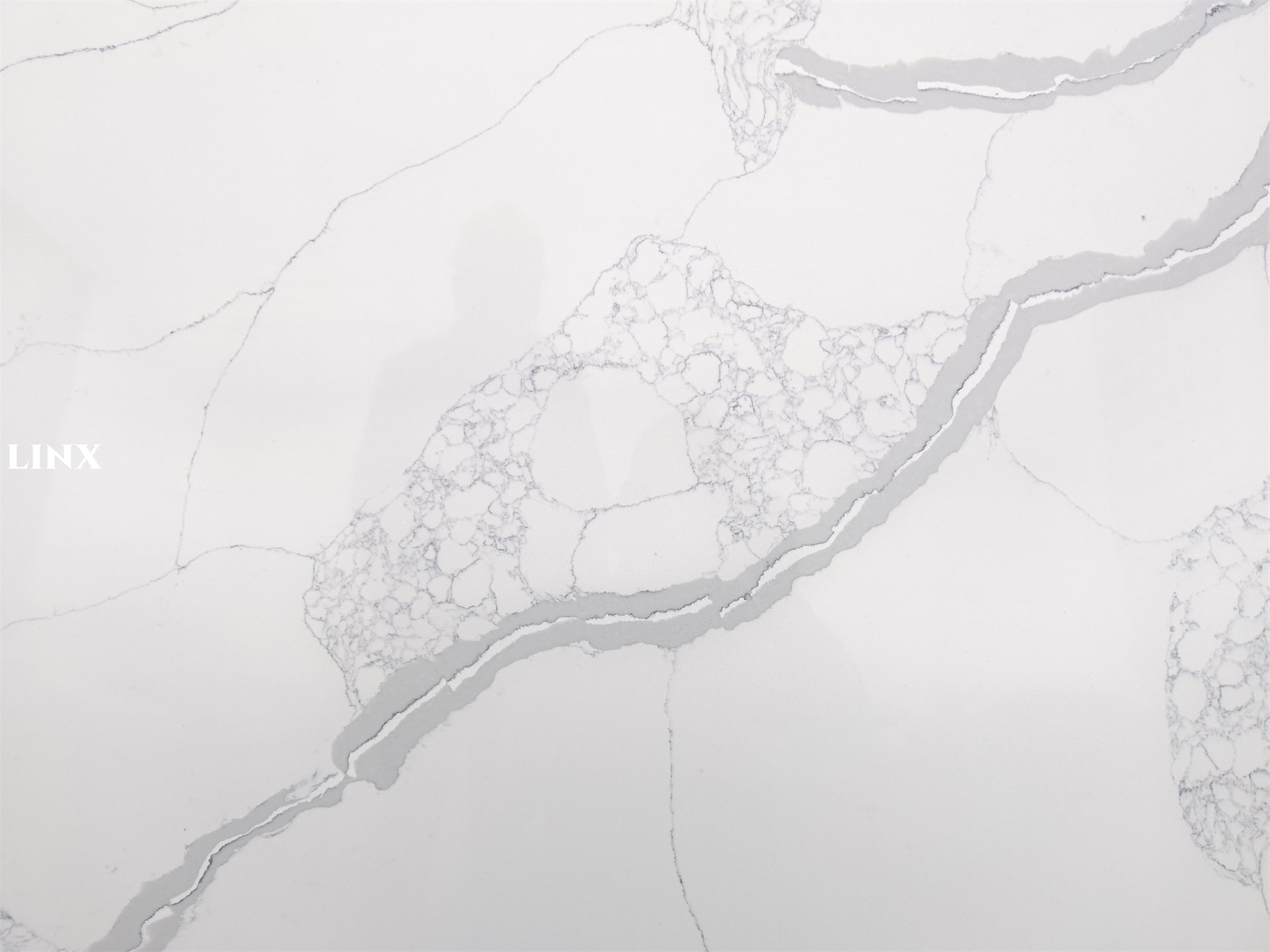 LX6852 CALACATTA WHITE QUARTZ STONE 3 LINX SURFACES