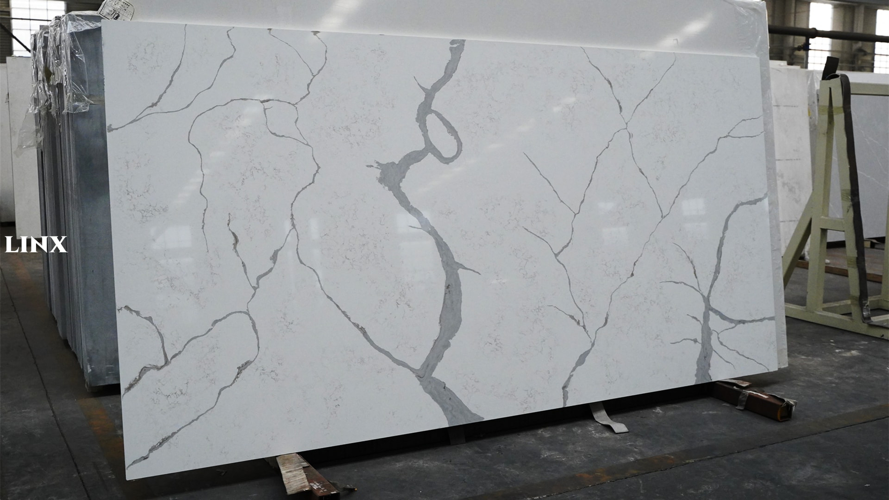 LX6858 CALACATTA WHITE QUARTZ STONE 1 LINX SURFACES