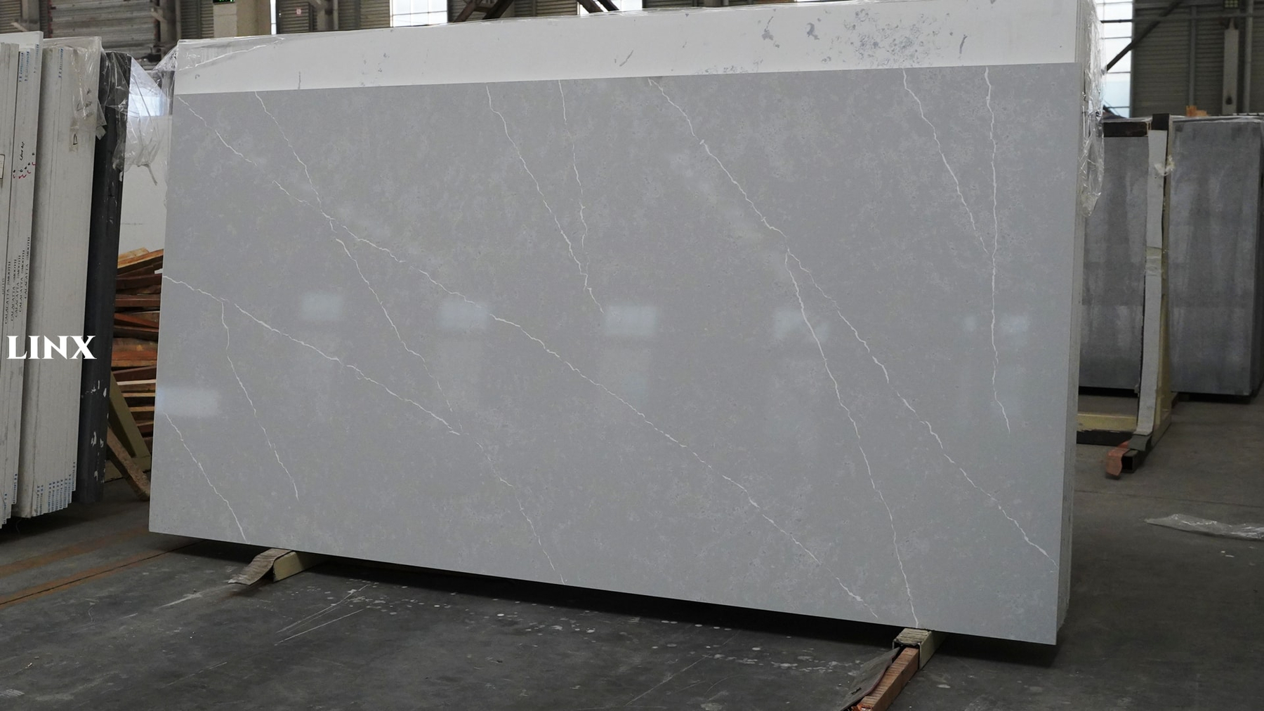 LX6864 CALACATTA GREY QUARTZ STONE 2 LINX SURFACES
