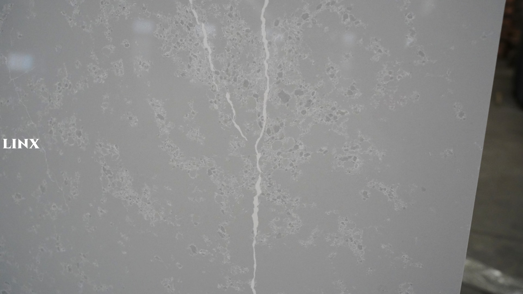 LX6864 CALACATTA GREY QUARTZ STONE CLOSE UP 2 LINX SURFACES
