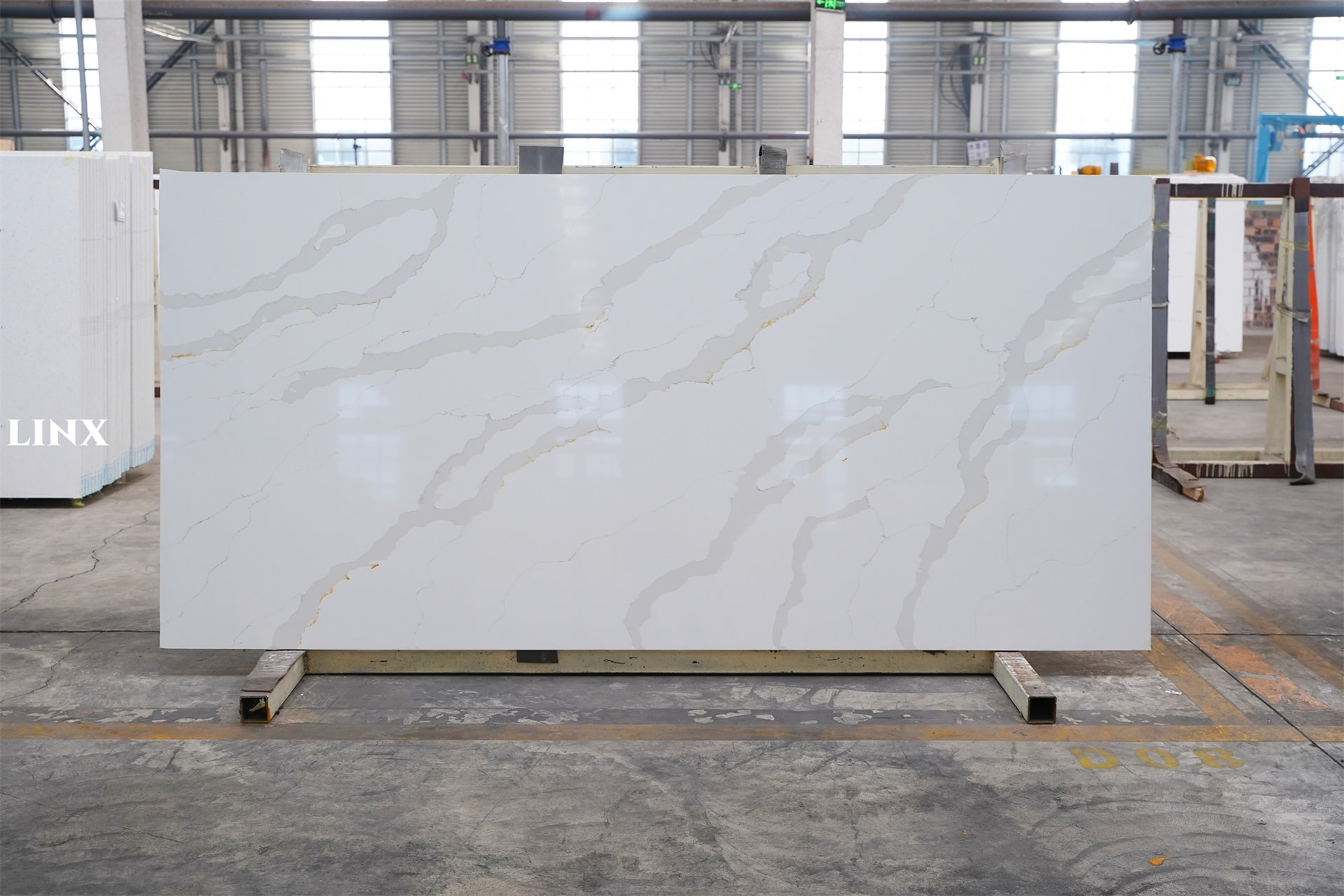LX6878 CALACATTA GOLD QUARTZ STONE 1 LINX SURFACES