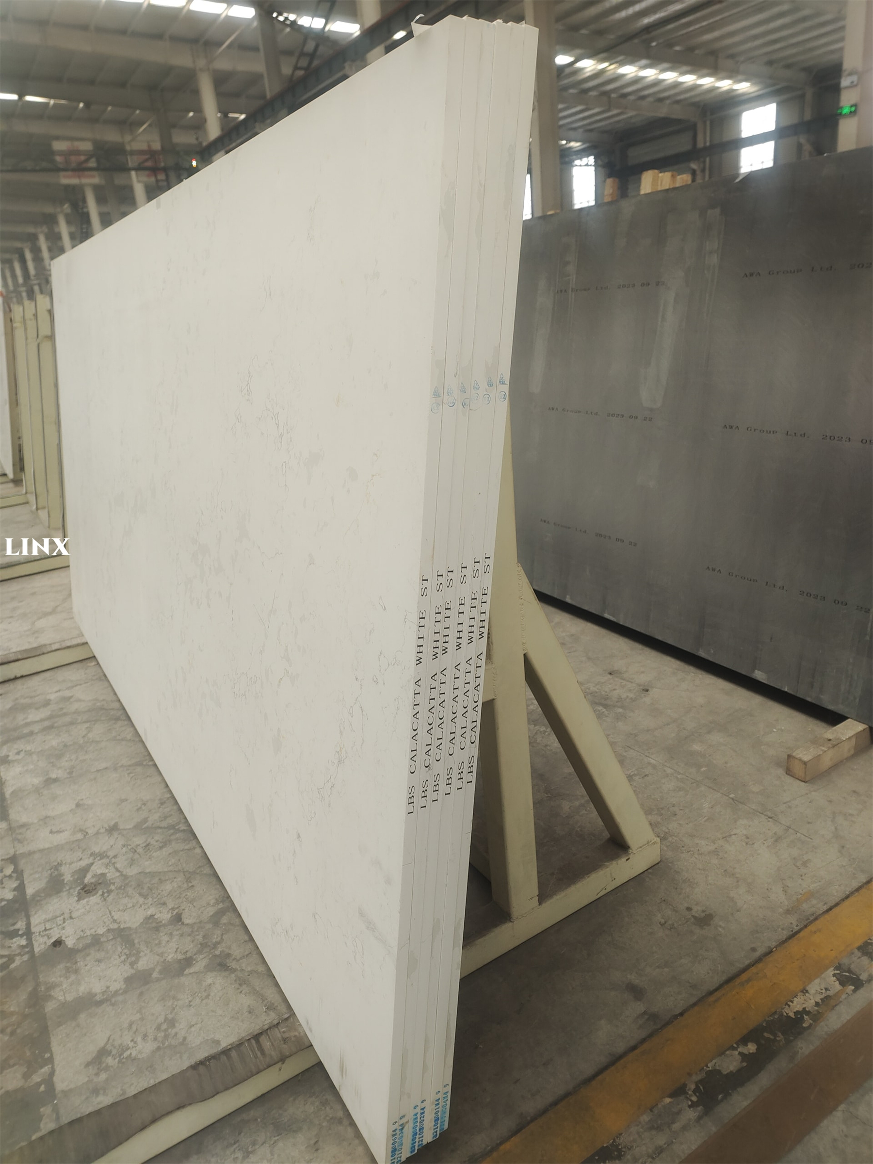 LX6878 CALACATTA GOLD QUARTZ STONE 6 LINX SURFACES