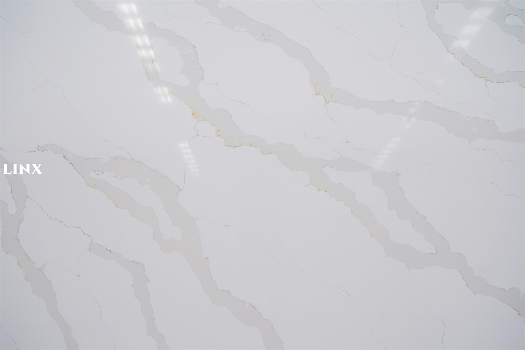LX6878 CALACATTA GOLD QUARTZ STONE DEATIL 1 LINX SURFACES