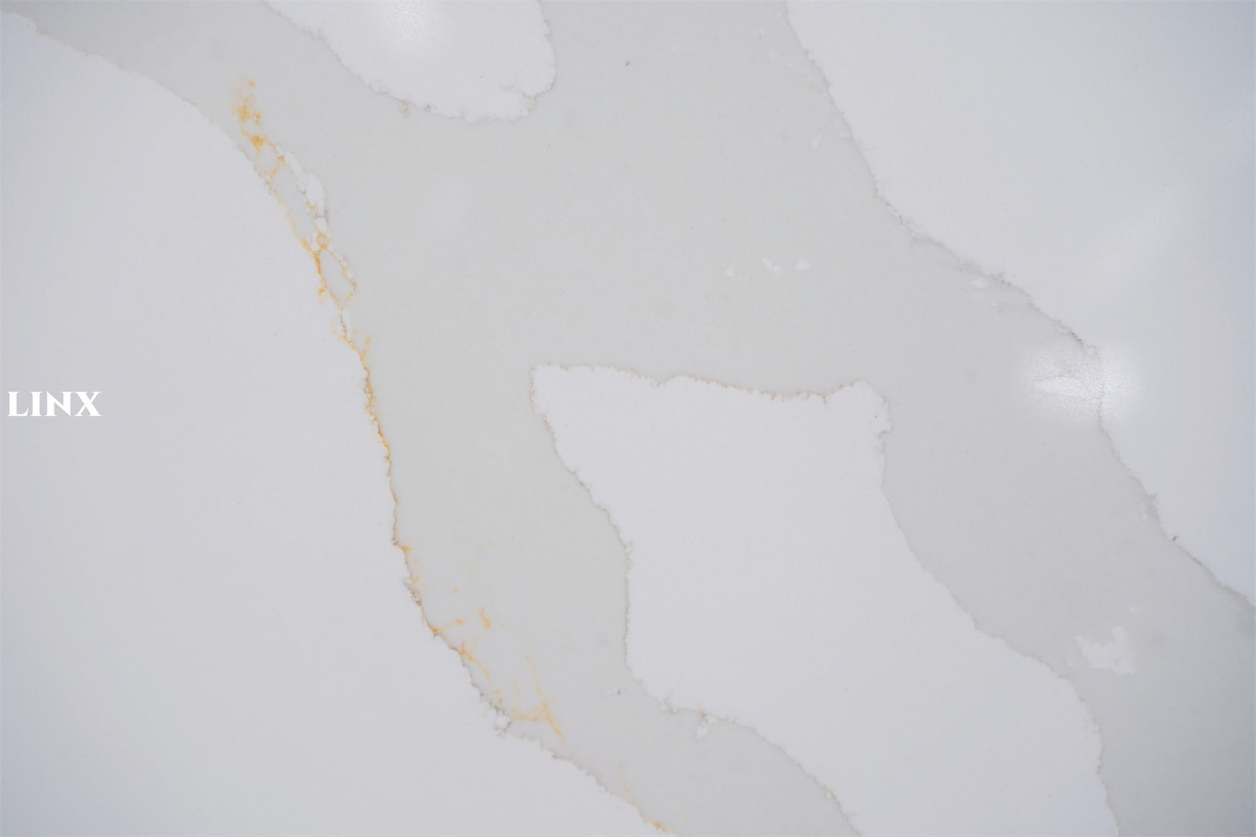 LX6878 CALACATTA GOLD QUARTZ STONE DEATIL 2 LINX SURFACES