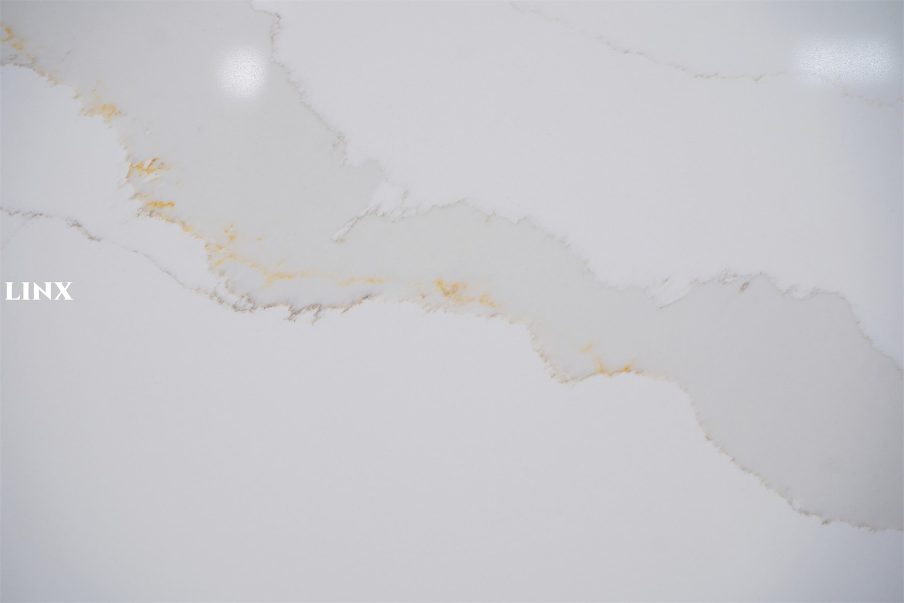 LX6878 CALACATTA GOLD QUARTZ STONE DEATIL 3 LINX SURFACES