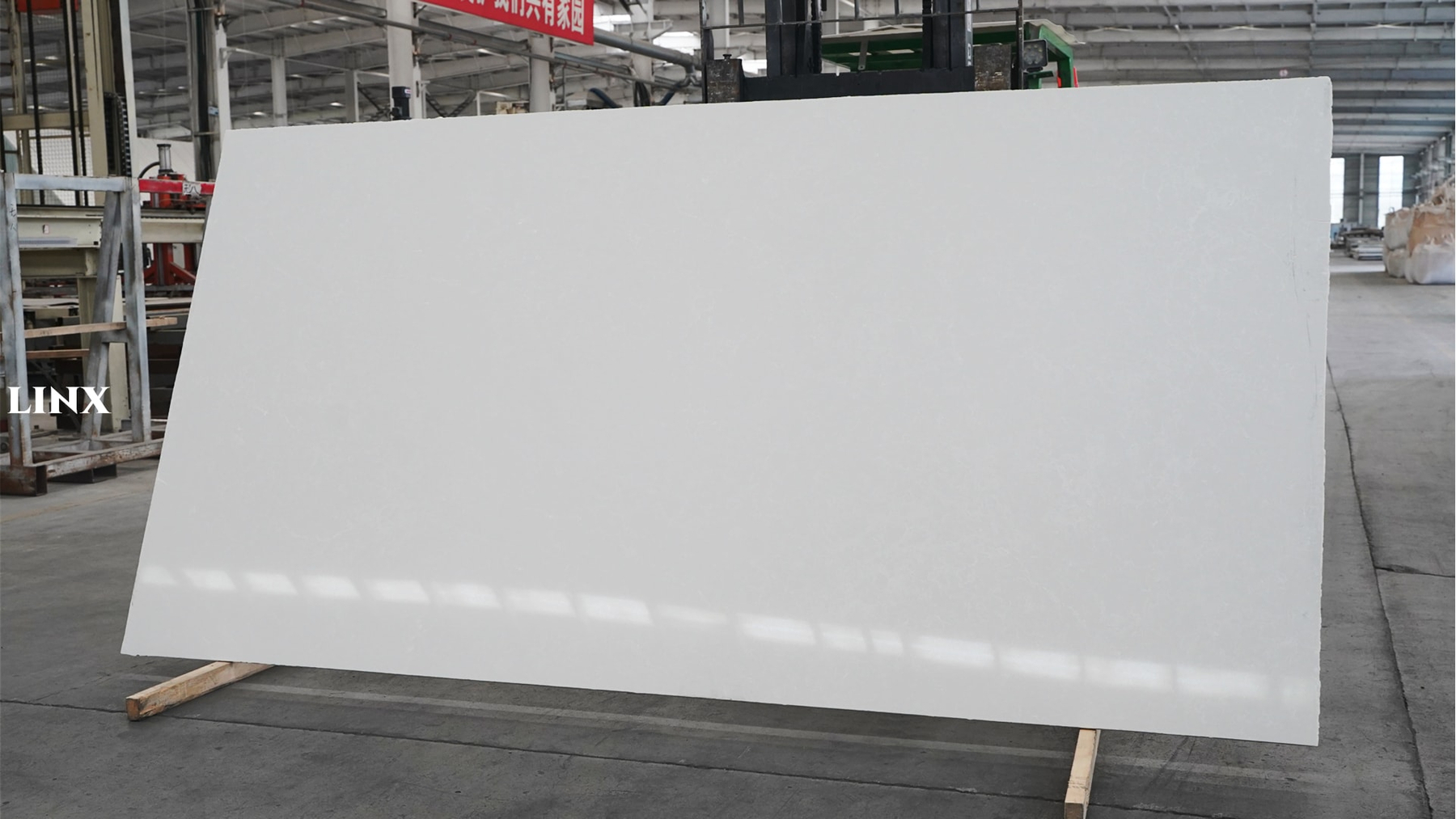 LX6886 MARBLE CARRARA QUARTZ STONE 1 LINX SURFACES