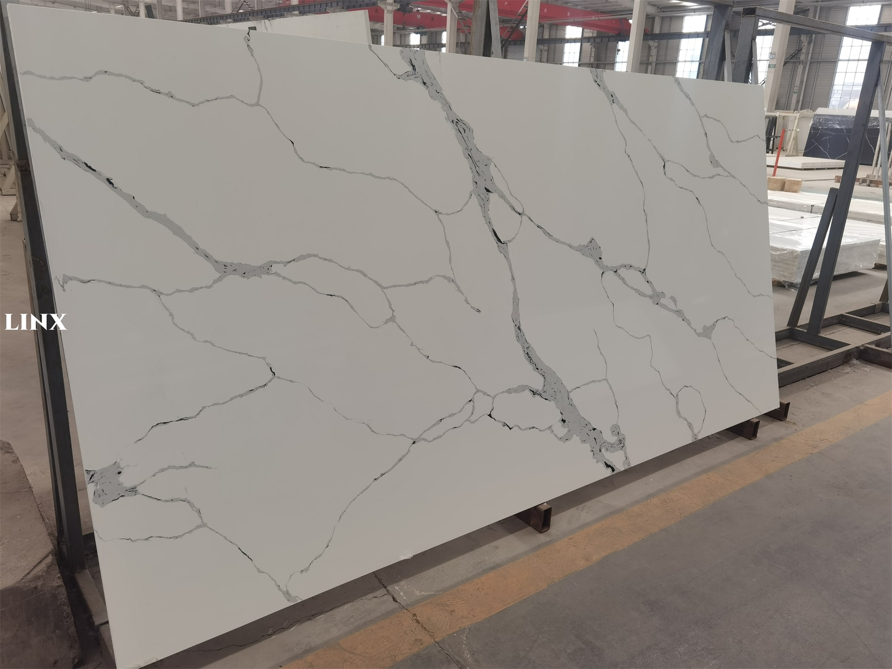 LX6890 CALACATTA WHITE QUARTZ STONE 1 LINX SURFACES