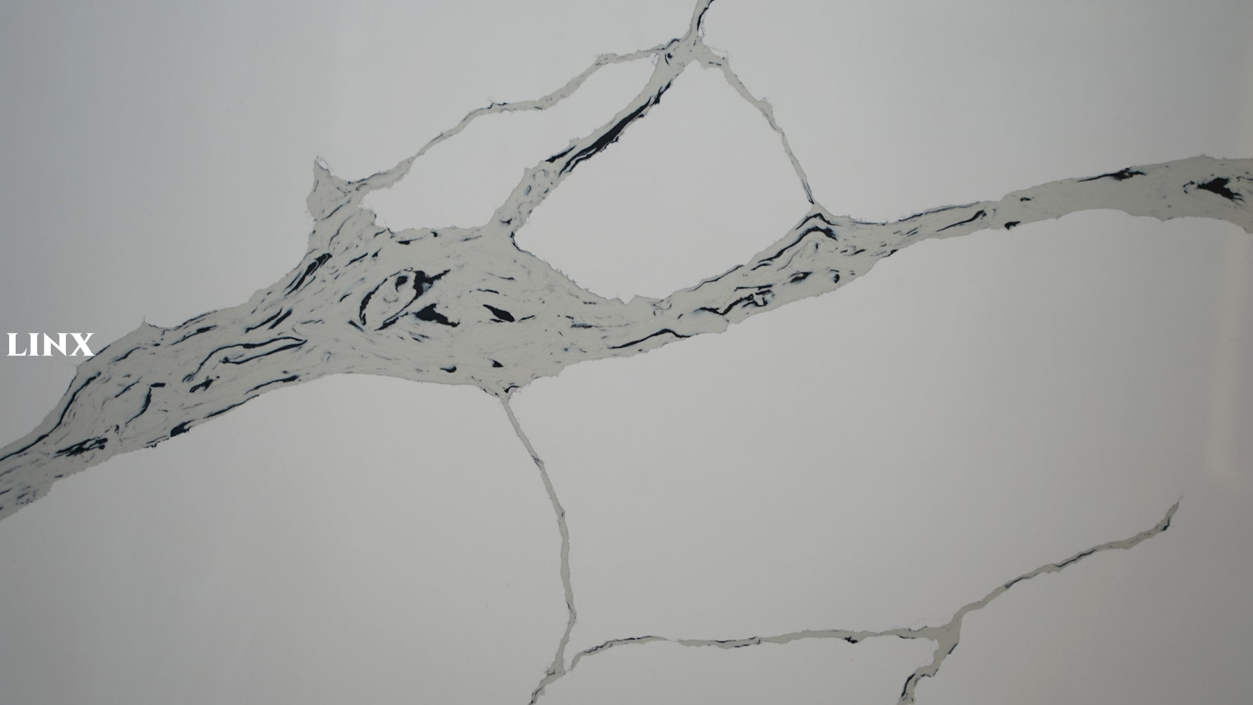 LX6890 CALACATTA WHITE QUARTZ STONE CLOSE UP 3 LINX SURFACES