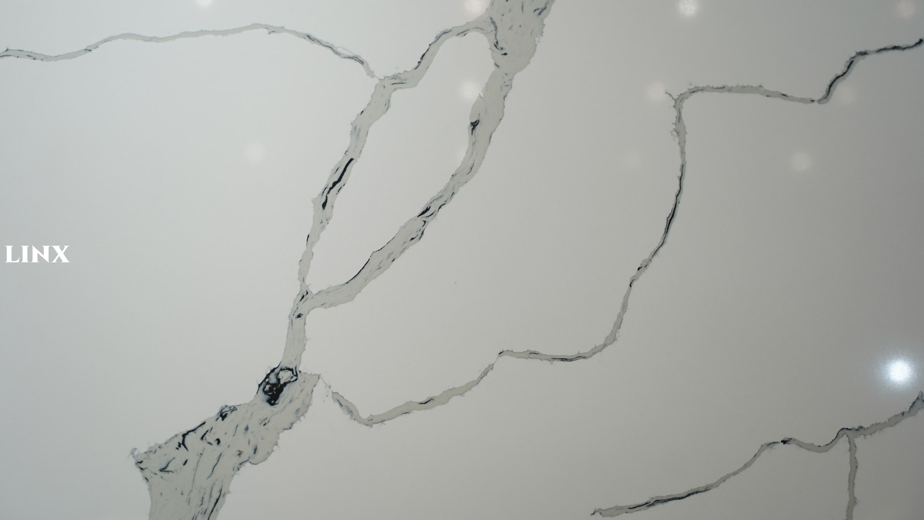 LX6890 CALACATTA WHITE QUARTZ STONE CLOSE UP 4 LINX SURFACES
