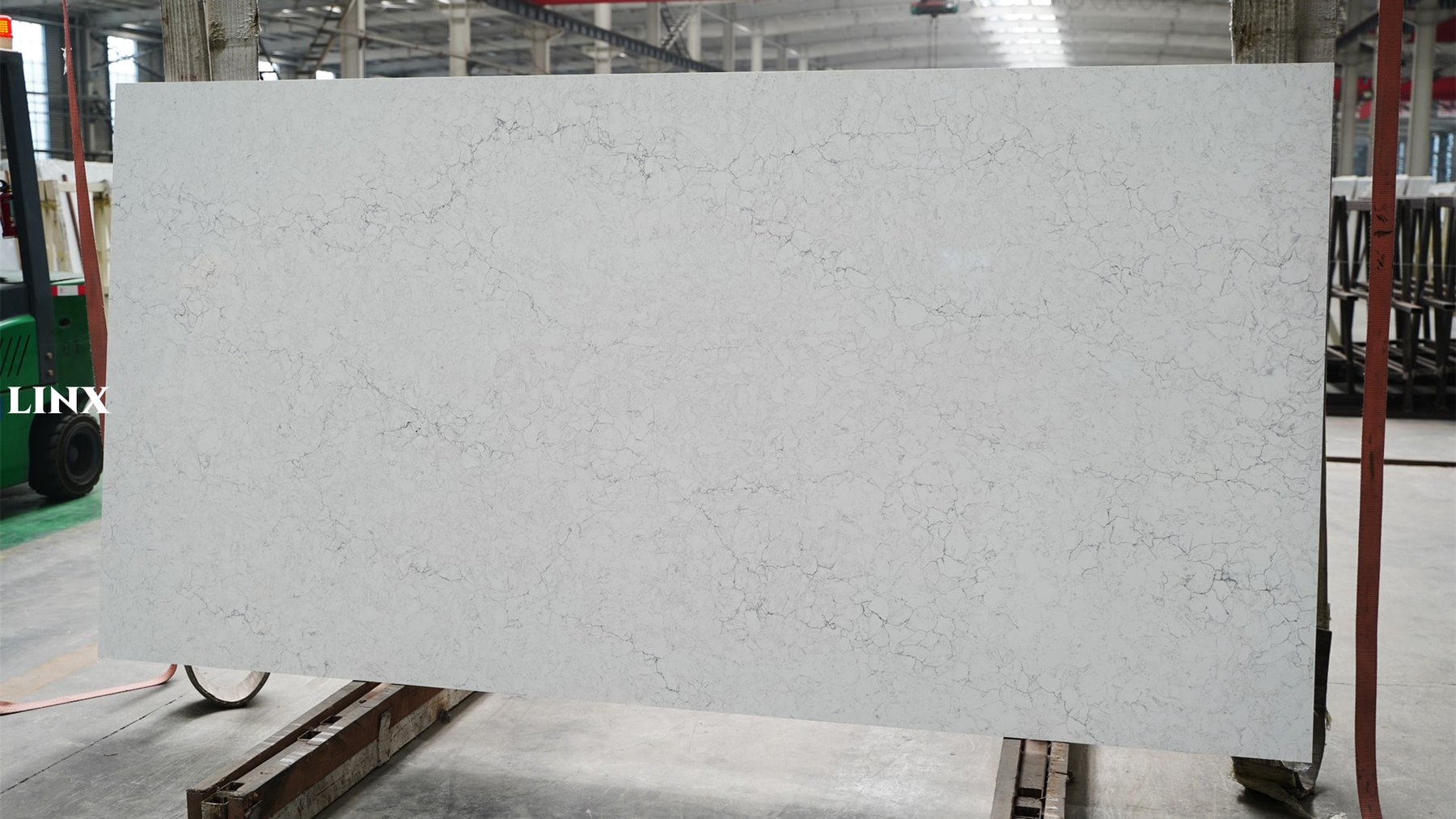 LX6895 GREYING CARRARA QUARTZ STONE 2 LINX SURFACES