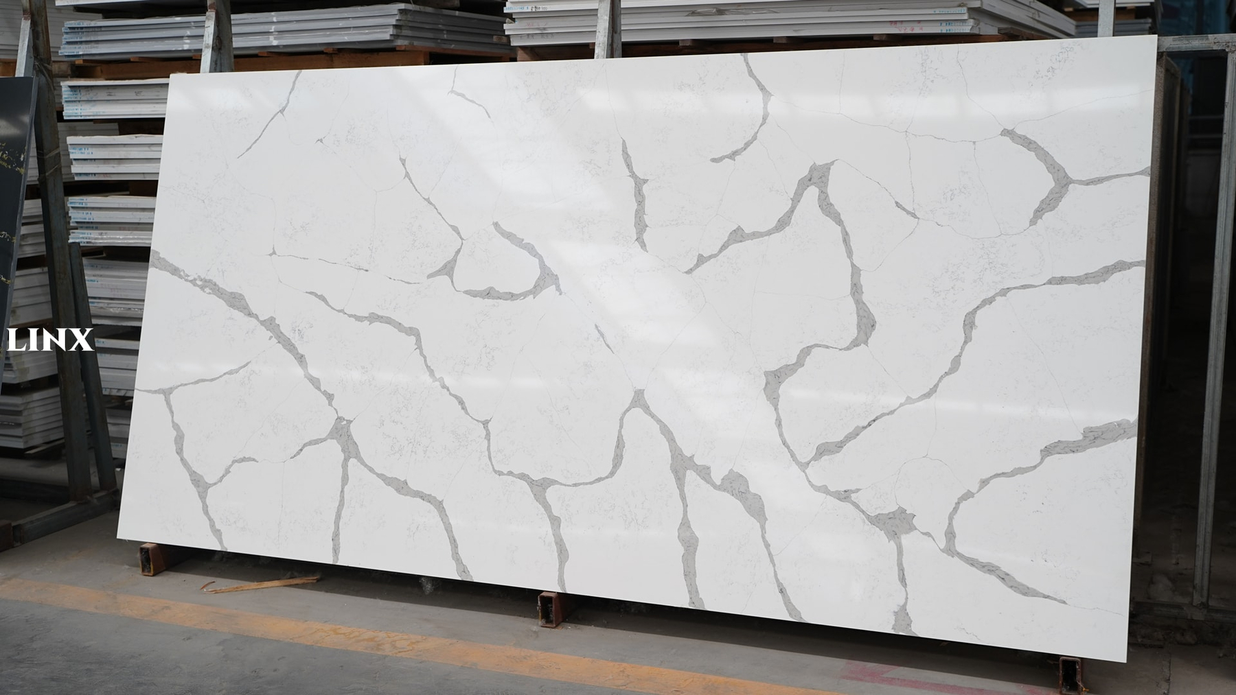 LX6898 CALACATTA WHITE QUARTZ STONE 2 LINX SURFACES