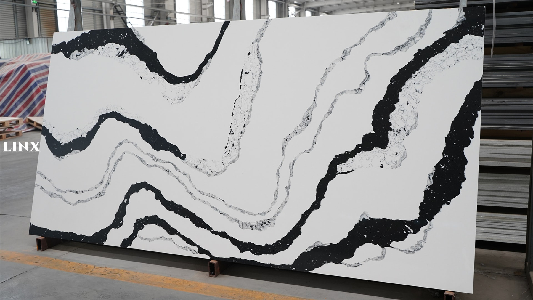 LX7000 CALACATTA BLACK VEIN QUARTZ STONE 2 LINX SURFACES