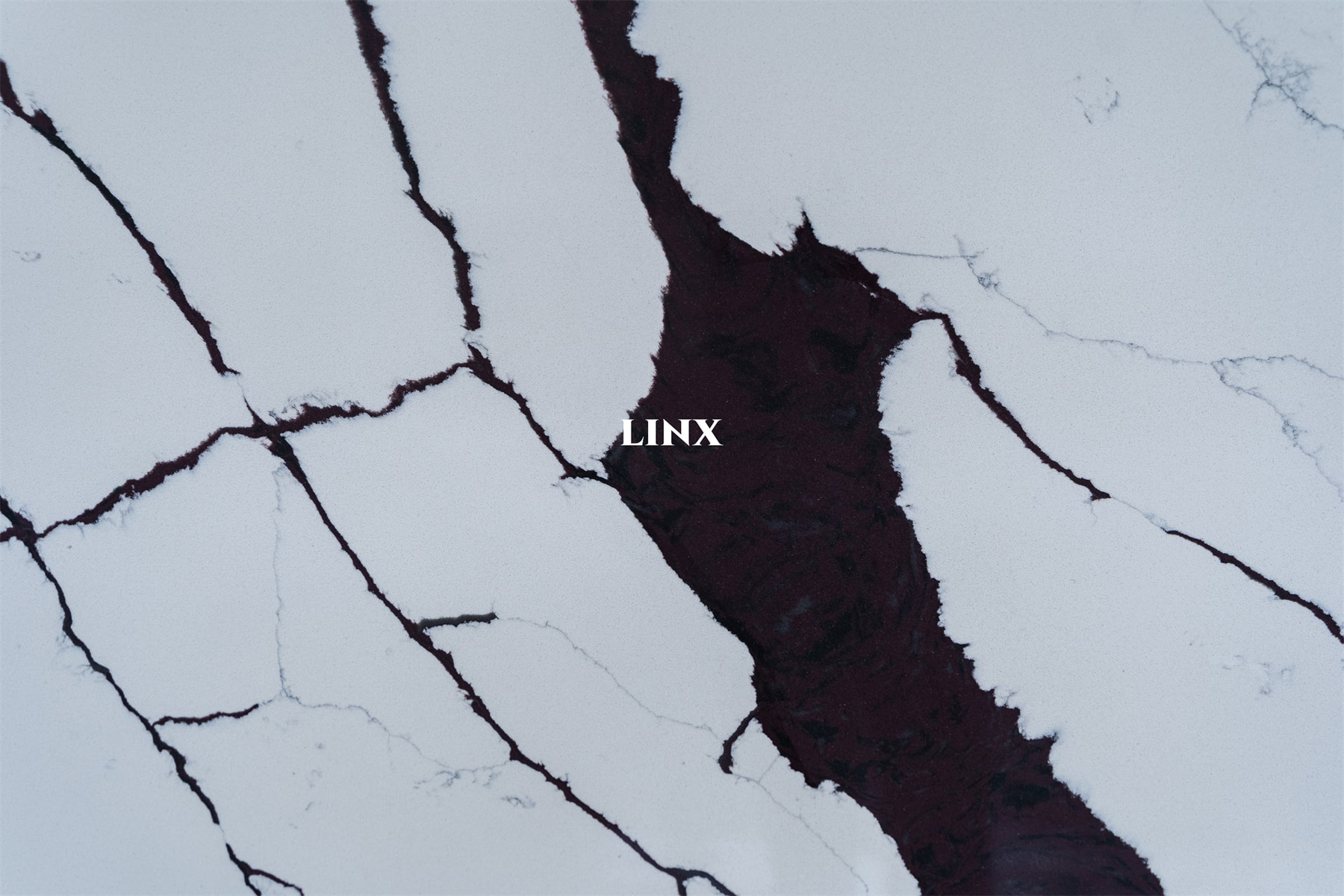 LX7077 CALACATTA BLACK VEIN QUARTZ STONE DETAIL 1 LINX SURFACES