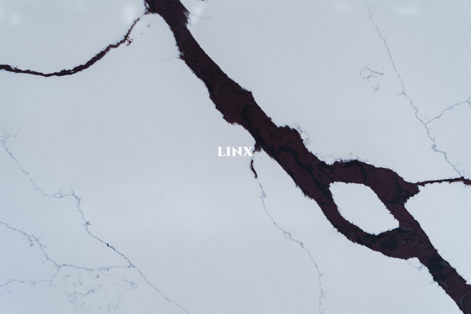 LX7077 CALACATTA BLACK VEIN QUARTZ STONE DETAIL 2 LINX SURFACES