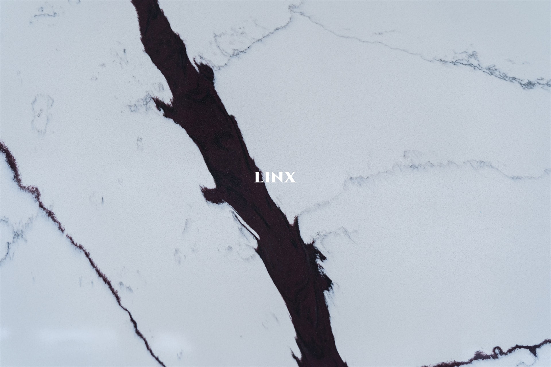 LX7077 CALACATTA BLACK VEIN QUARTZ STONE DETAIL 3 LINX SURFACES