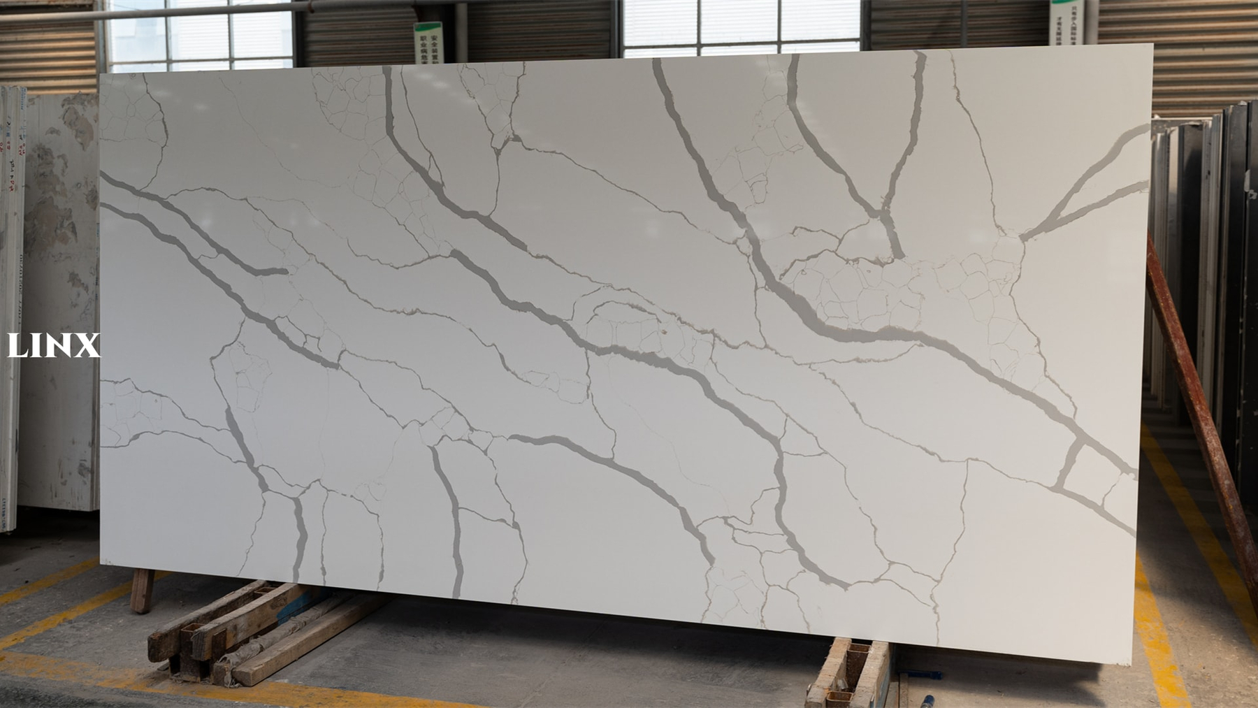 LX7080 CALACATTA WHITE QUARTZ STONE 1 LINX SURFACES