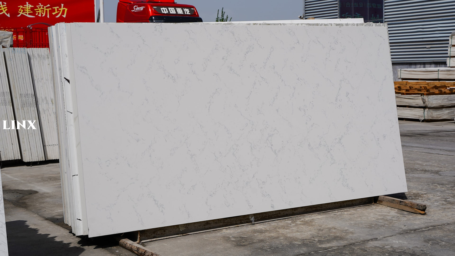 LX7200 CARRARA WHITE QUARTZ STONE 1 LINX SURFACES