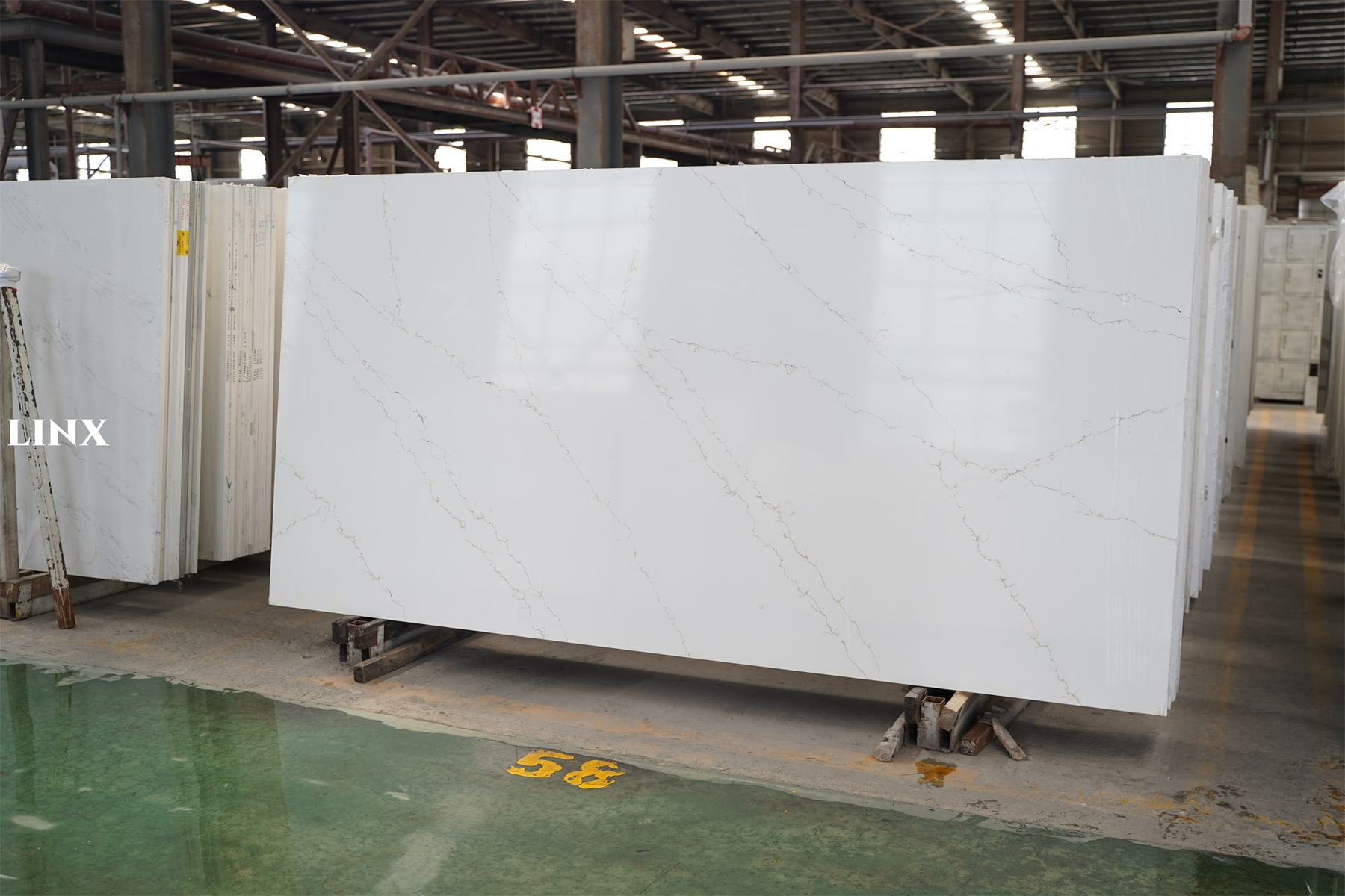 LX7211 CALACATTA GOLD QUARTZ STONE 2 LINX SURFACES