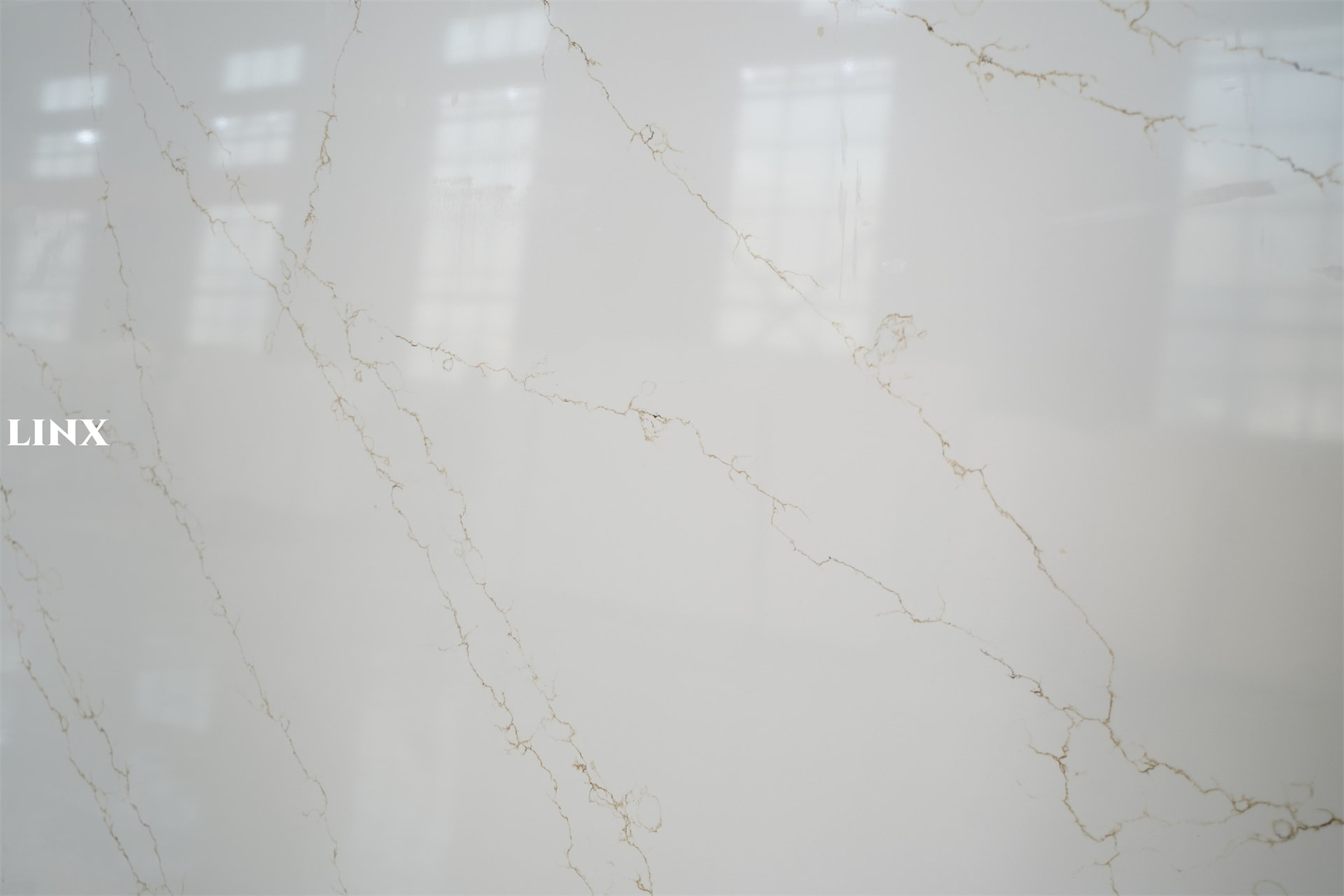 LX7211 CALACATTA GOLD QUARTZ STONE DETAIL 1 LINX SURFACES