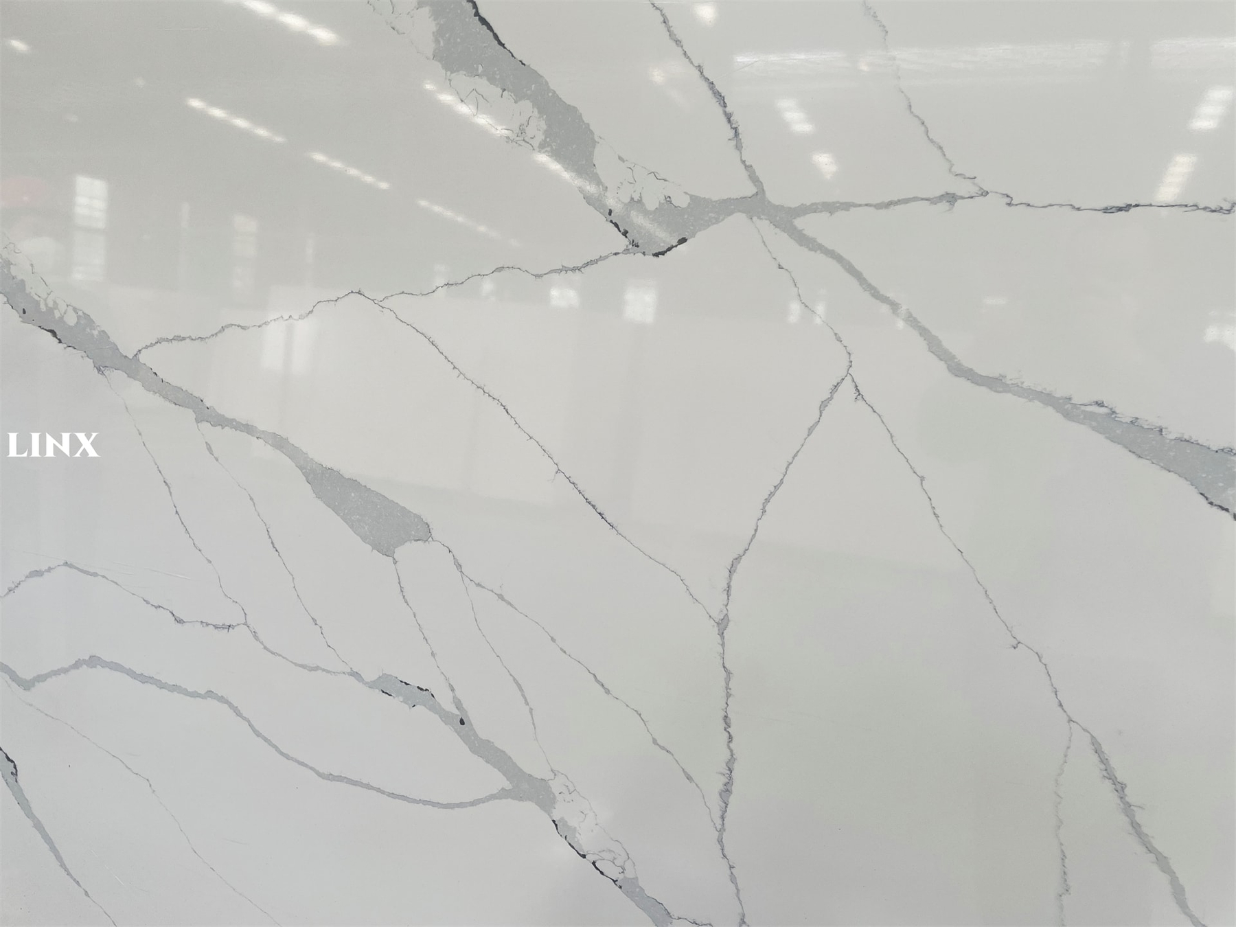 LX7234 CALACATTA WHITE QUARTZ STONE DETAIL 1 LINX SURFACES