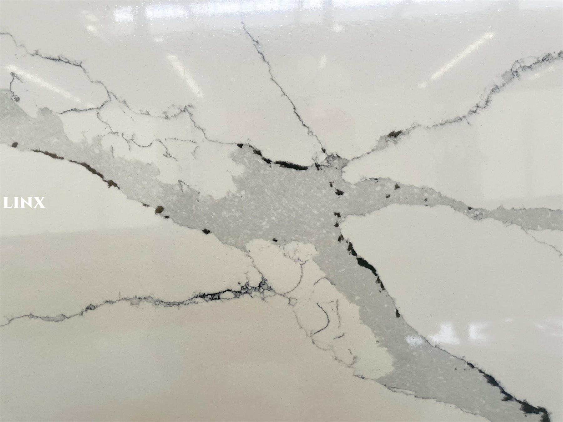 LX7234 CALACATTA WHITE QUARTZ STONE DETAIL 2 LINX SURFACES