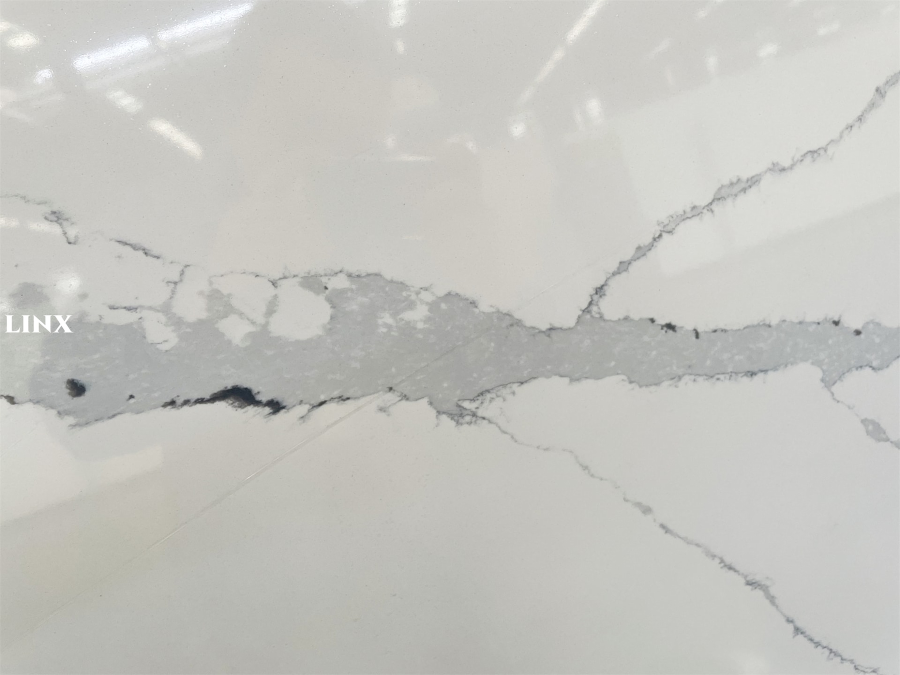 LX7234 CALACATTA WHITE QUARTZ STONE DETAIL 3 LINX SURFACES