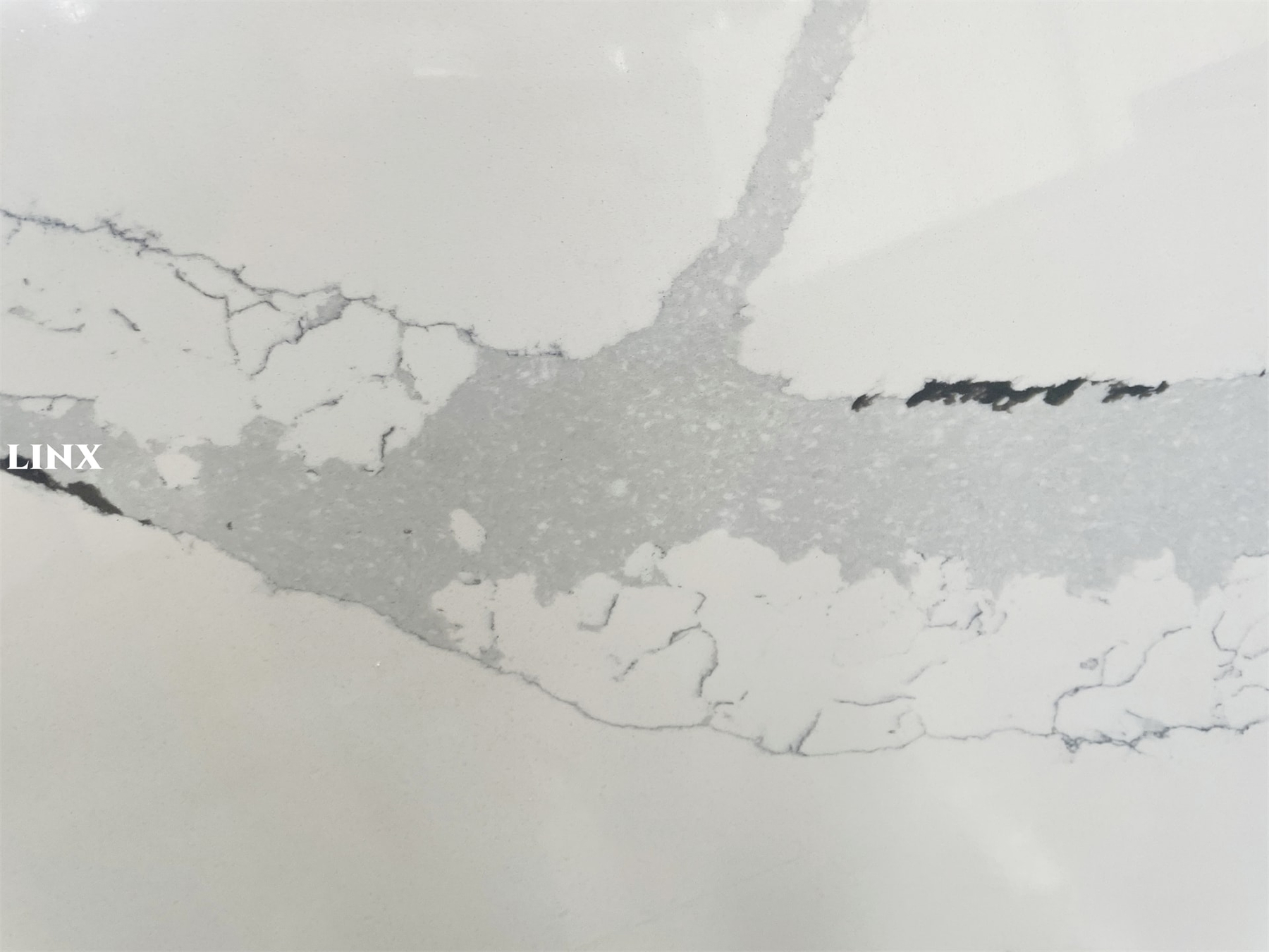 LX7234 CALACATTA WHITE QUARTZ STONE DETAIL 4 LINX SURFACES