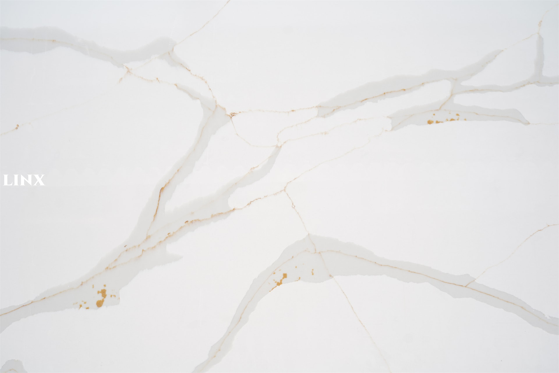 LX7237 CALACATTA GOLD QUARTZ STONE DETAIL 2 LINX SURFACES