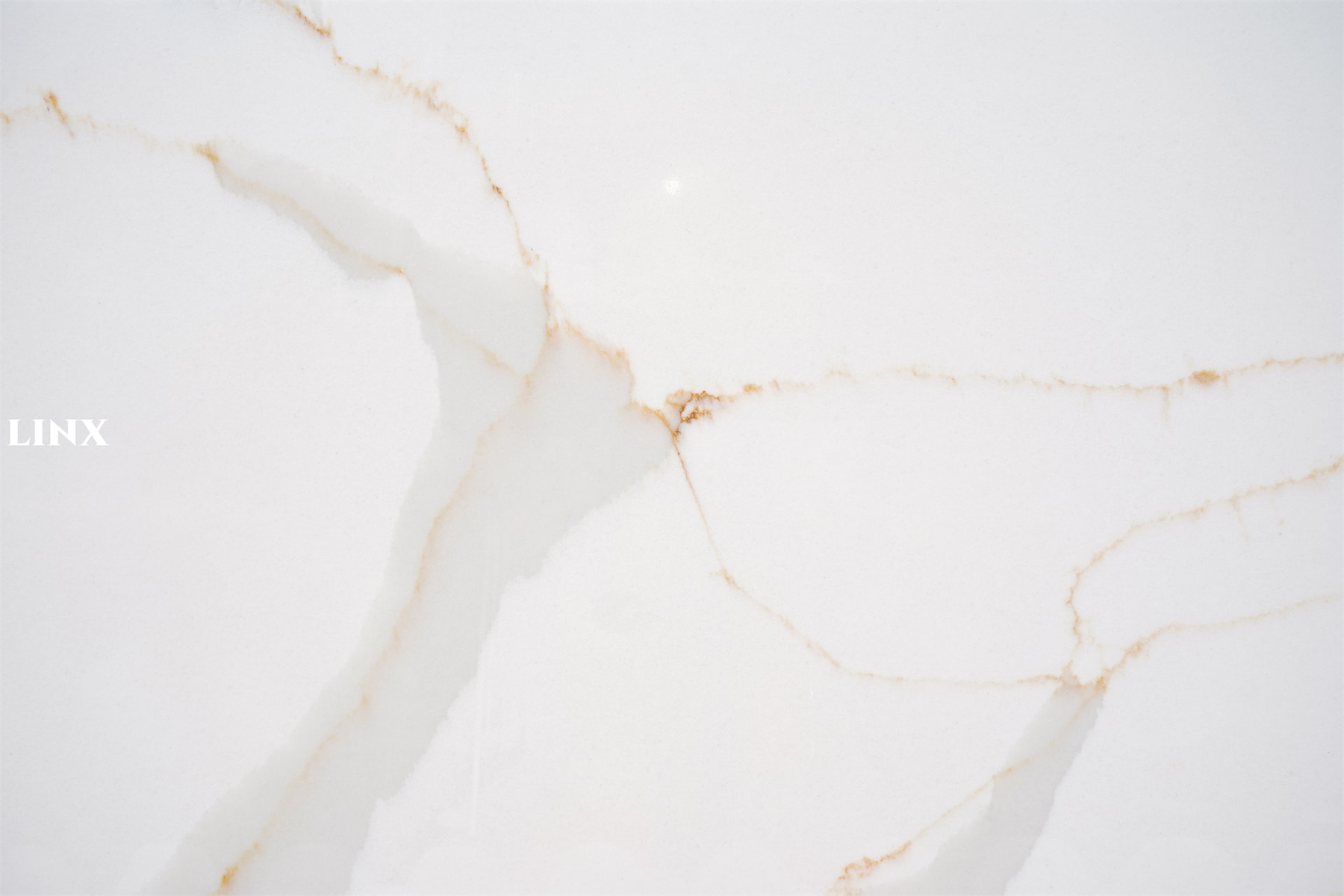 LX7237 CALACATTA GOLD QUARTZ STONE DETAIL 3 LINX SURFACES