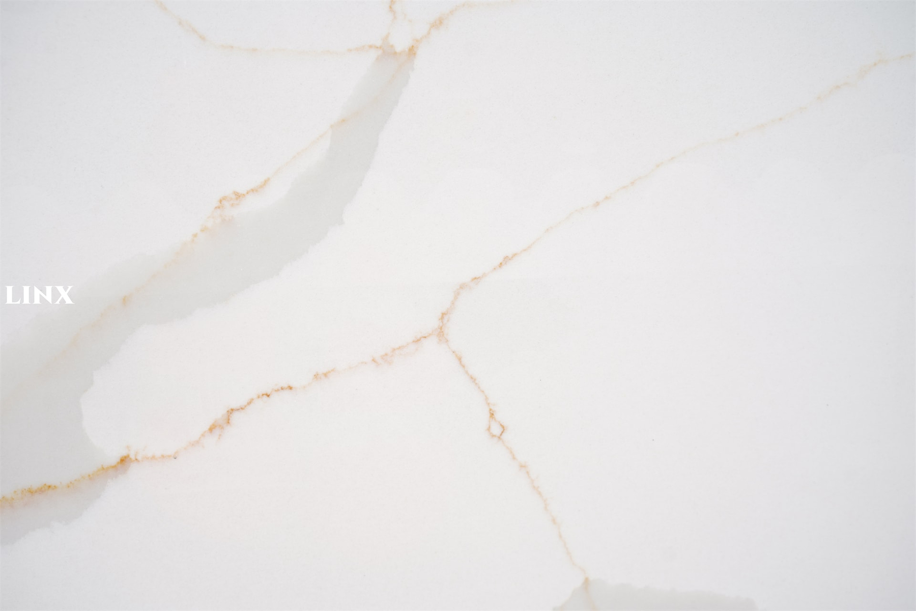 LX7237 CALACATTA GOLD QUARTZ STONE DETAIL 4 LINX SURFACES