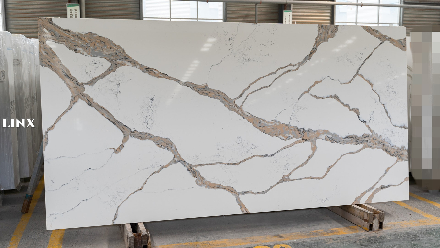 LX7248 CALACATTA GOLD QUARTZ STONE 1 LINX SURFACES