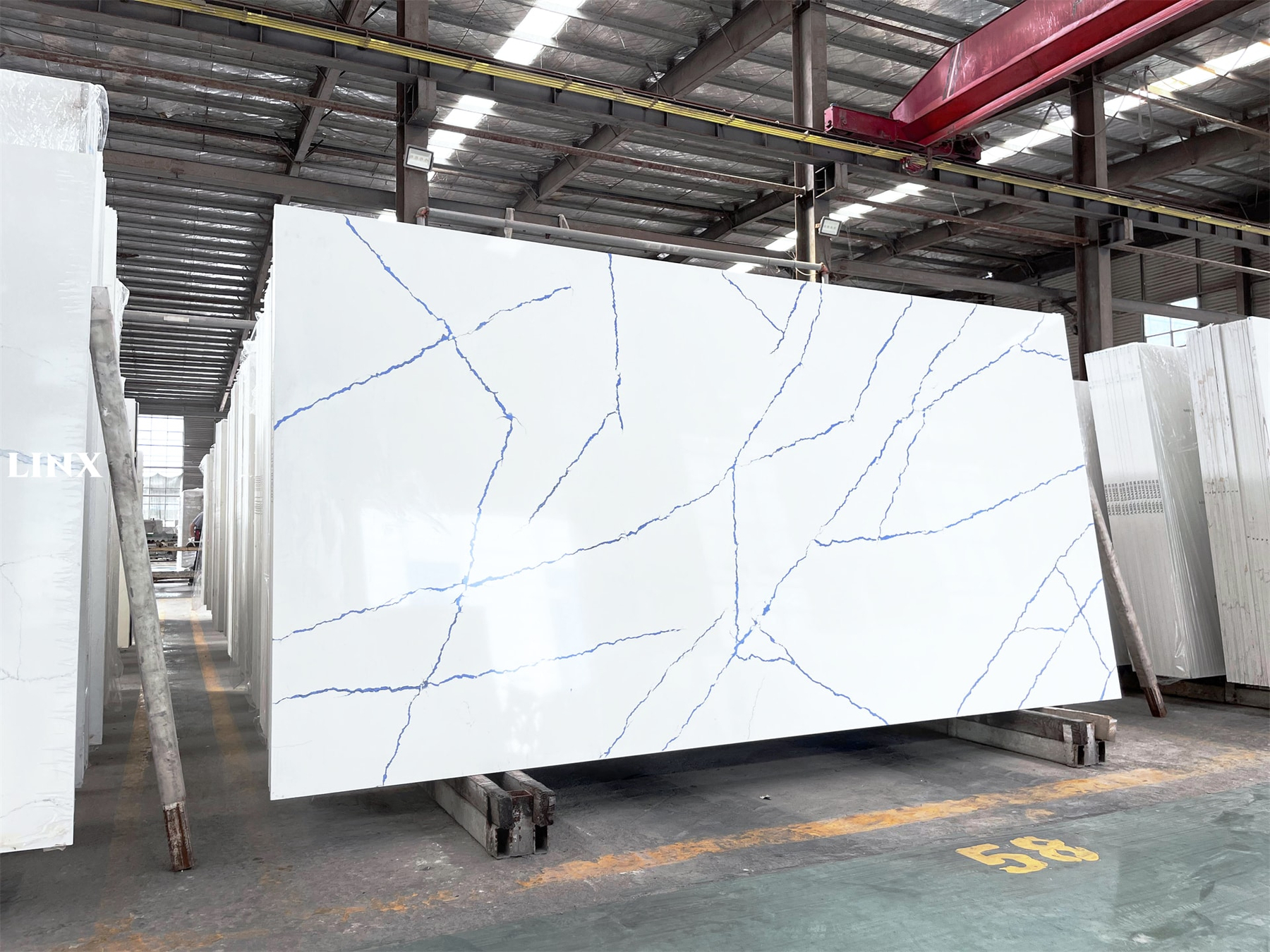 LX7281 CALACATTA WHITE QUARTZ STONE 1 LINX SURFACES