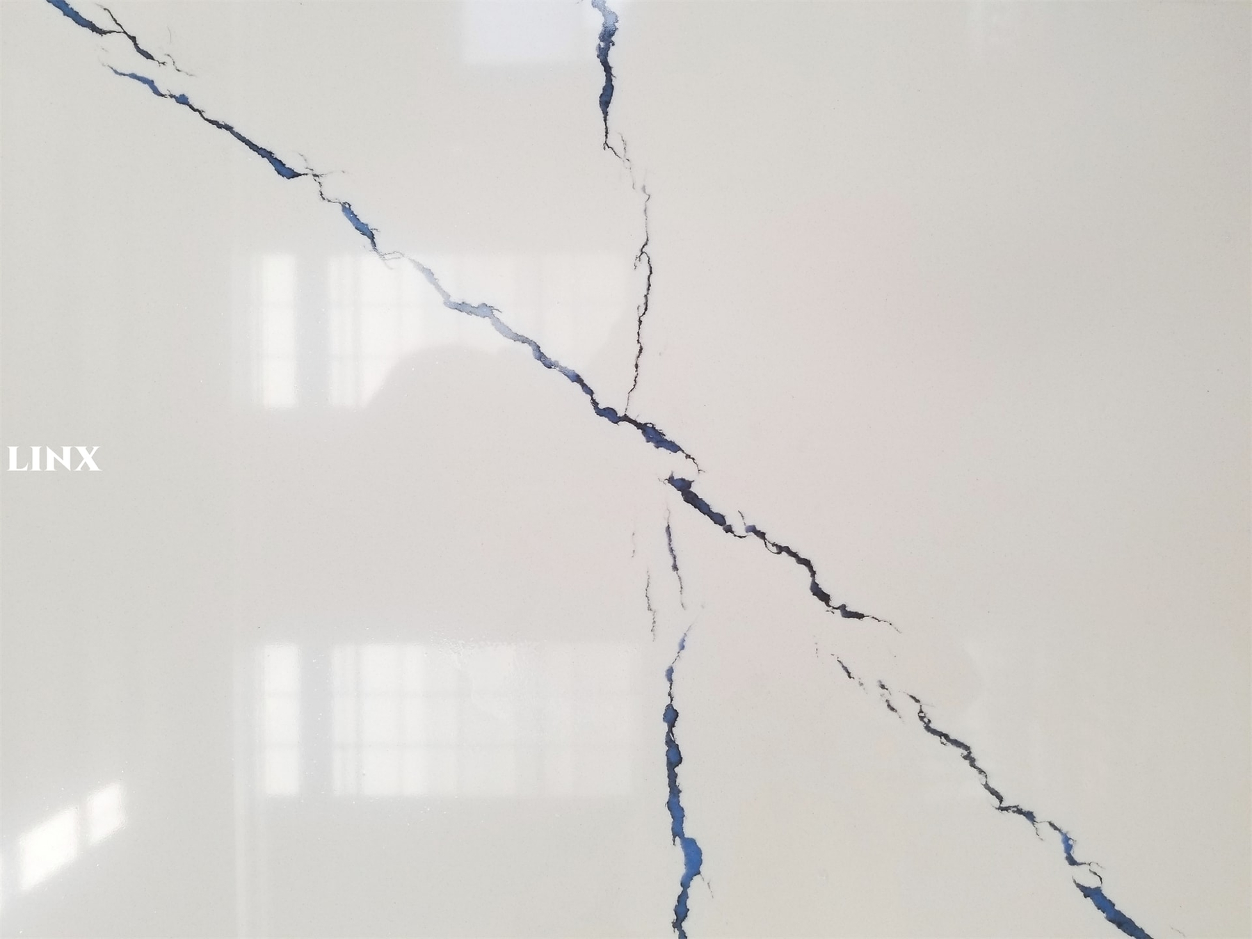LX7281 CALACATTA WHITE QUARTZ STONE 12 LINX SURFACES