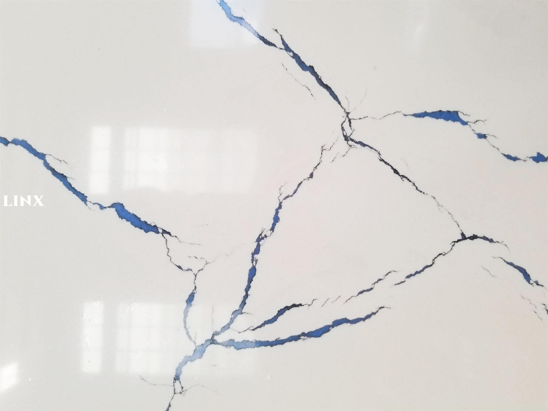 LX7281 CALACATTA WHITE QUARTZ STONE 13 LINX SURFACES
